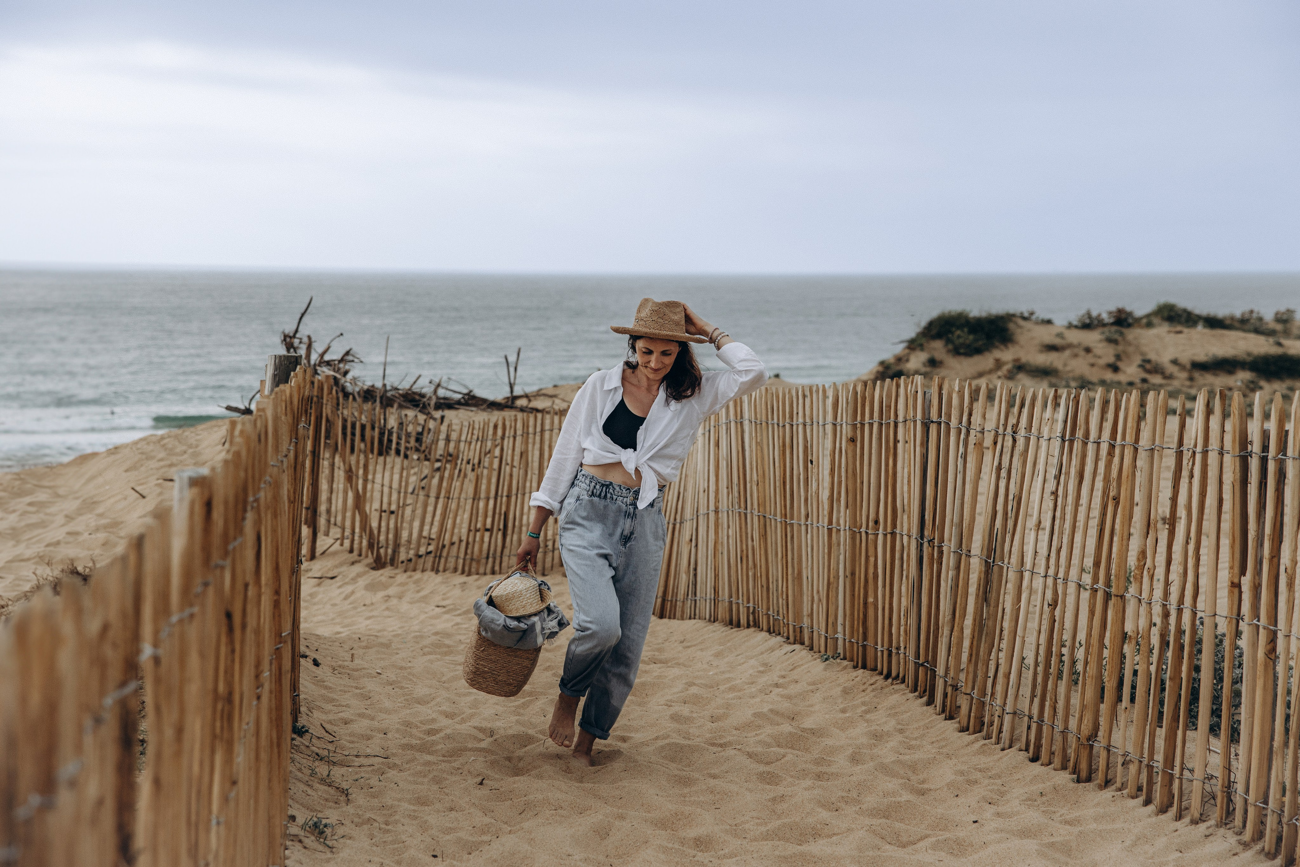 Family photoshoot by the ocean. Labenne Ocean Beach 2024. Eugenie Smirnova — wedding, corporate and lifestyle photographer in Toulouse and Southwest France