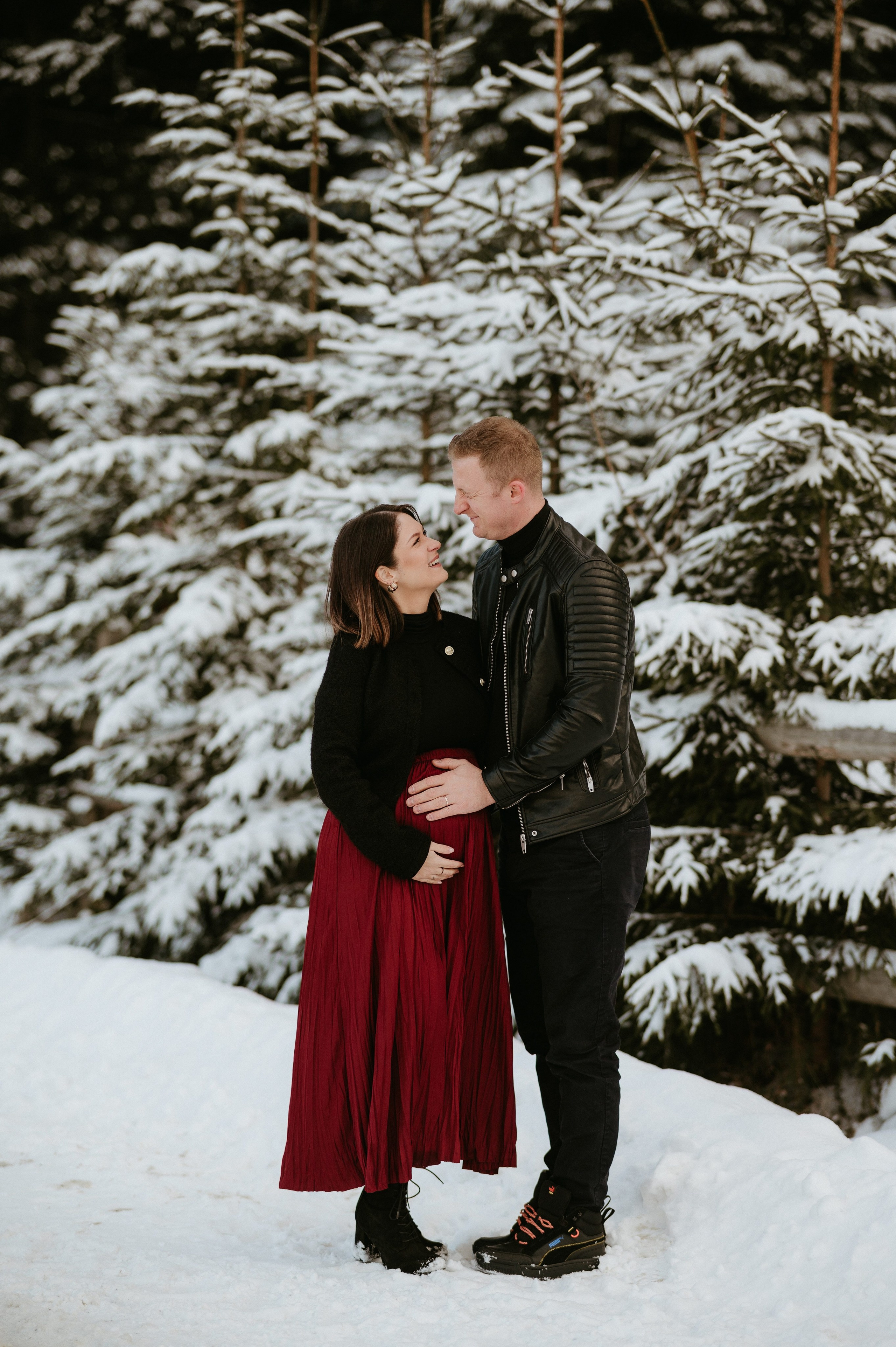 Ședință Foto de Familie la Munte – Fotografii de Iarnă în Lupcina. Valentin Melen - fotograf de nunta 🤍