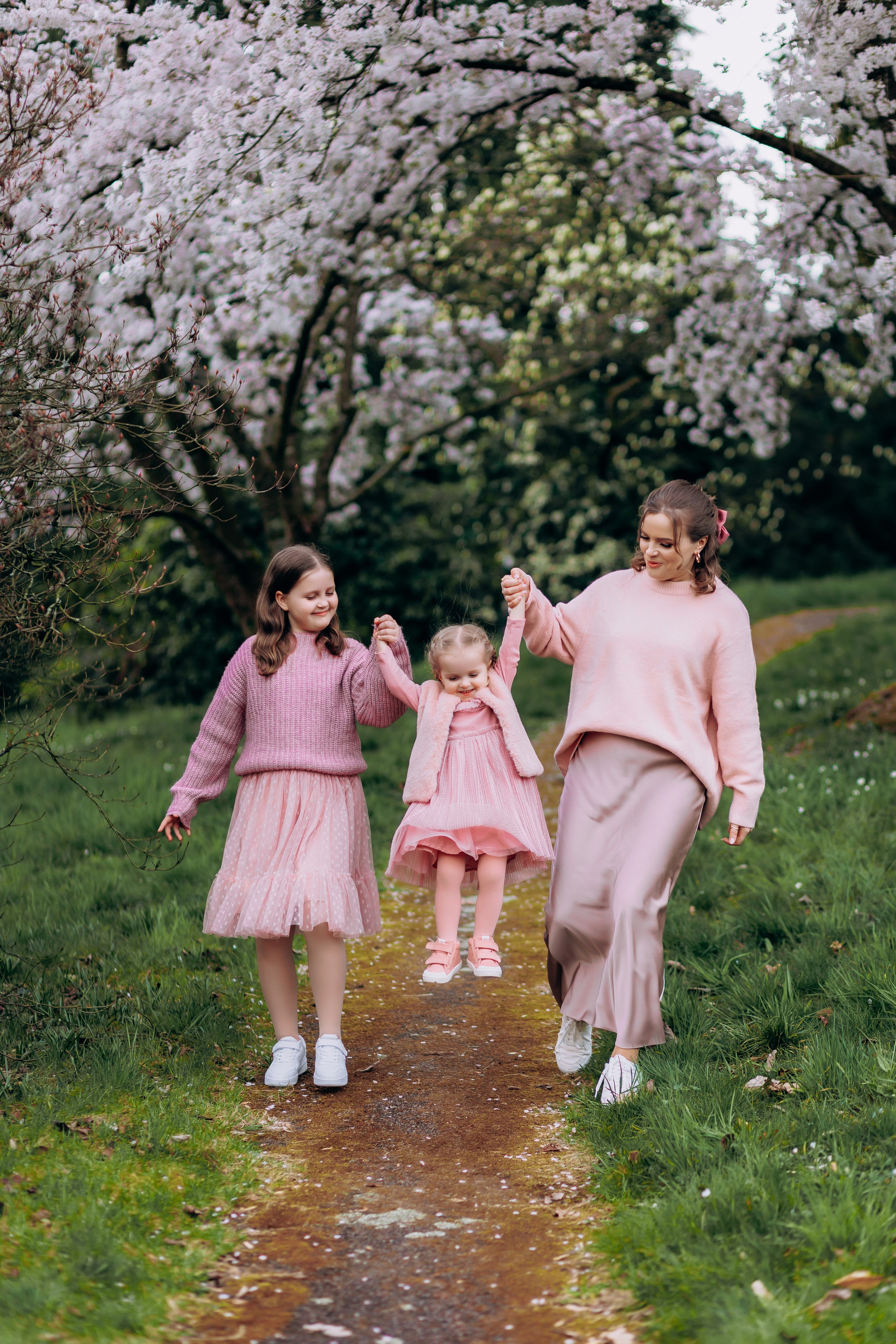 Tatiana, Alisa, Daria. Wedding and Family Photograph