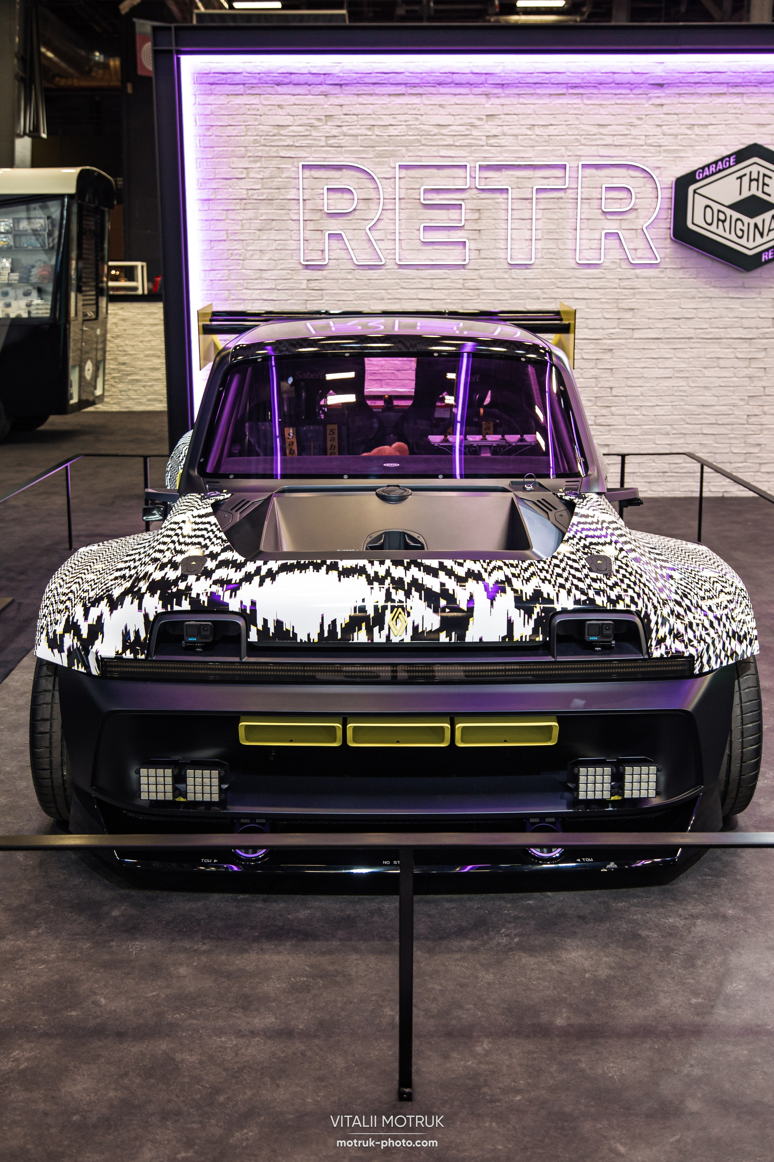 Retromobile 2023. Photographer in Paris — Vitalii Motruk