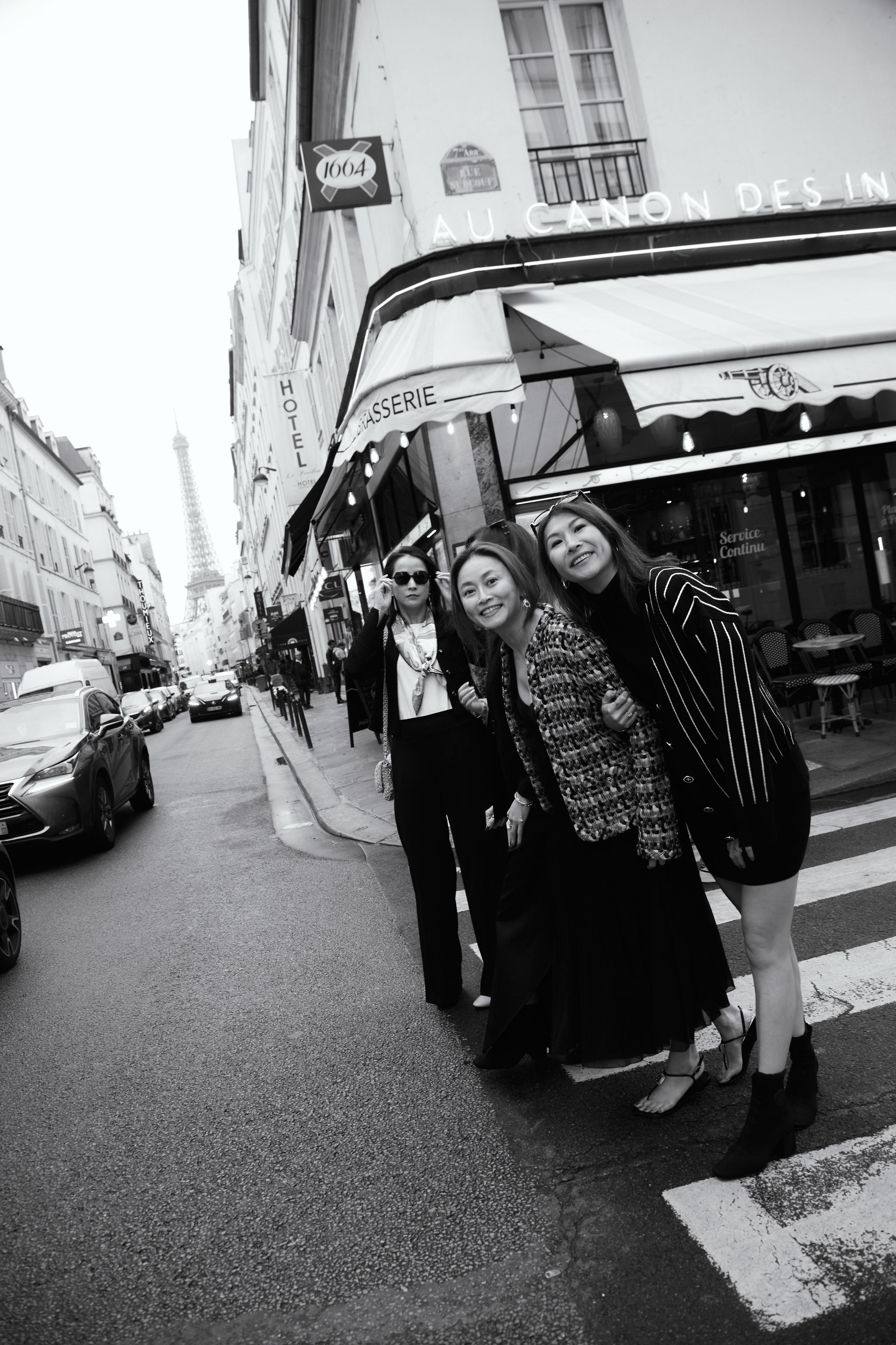 Friends. Photographer in Paris