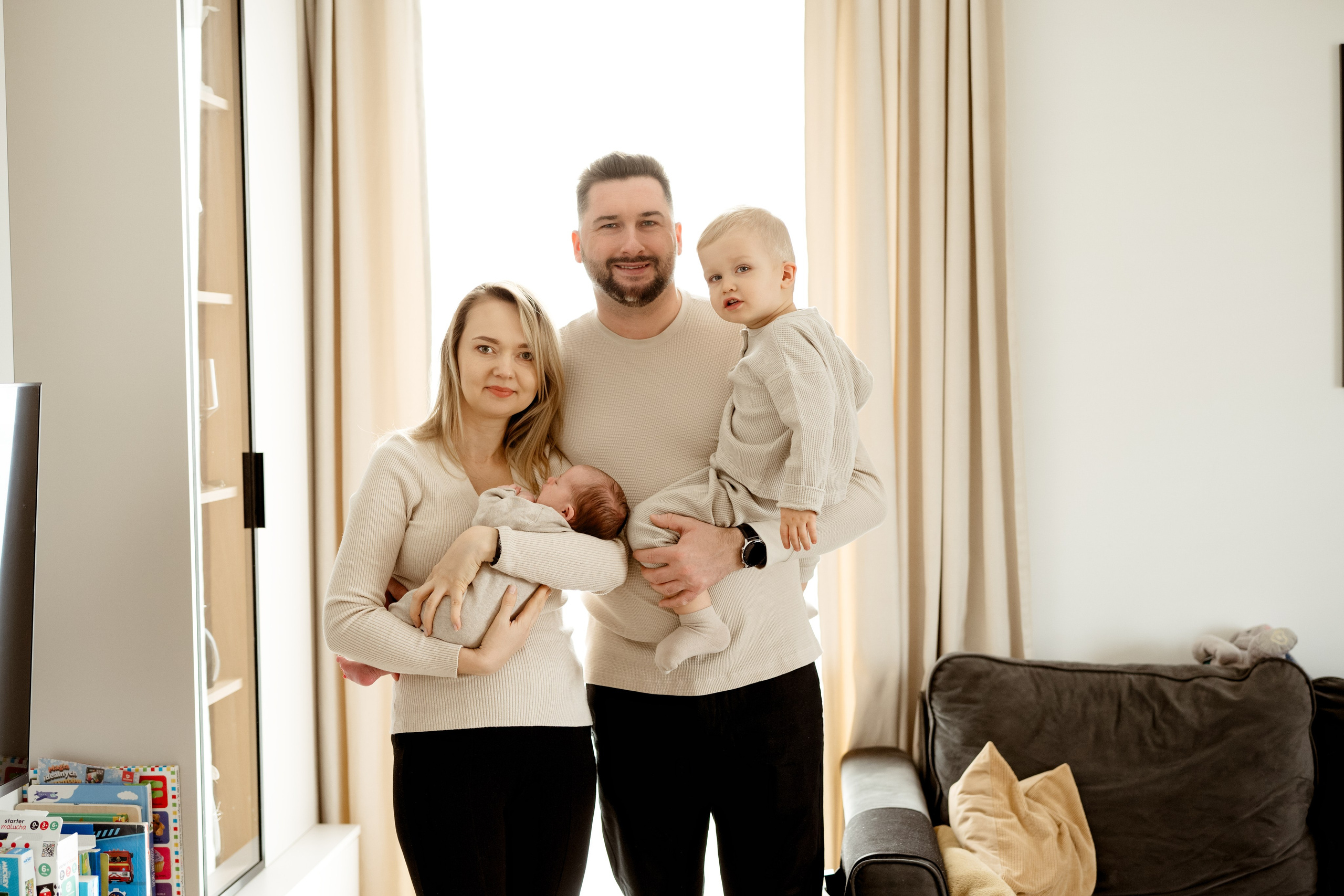 Sesja noworodkowa w domu. Fotograf Łódź - sesja ciążowa, noworodkowa, dziecięca. Studio w Łodzi