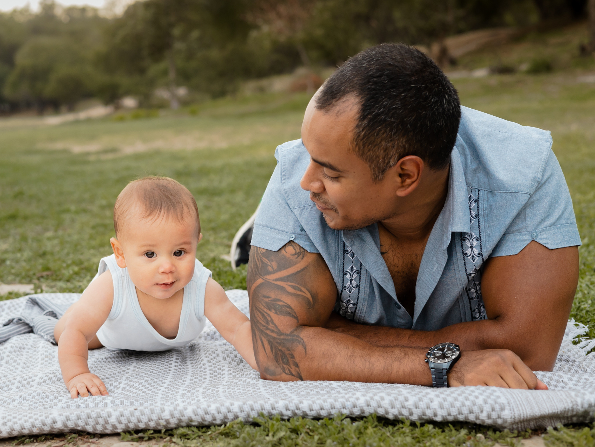 Family with a baby in the Park. Lifestyle and Family Photographer in Pisek Oxana Telupilova