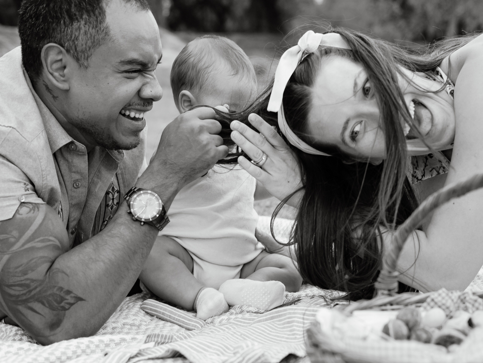 Family with a baby in the Park. Lifestyle and Family Photographer in Pisek Oxana Telupilova
