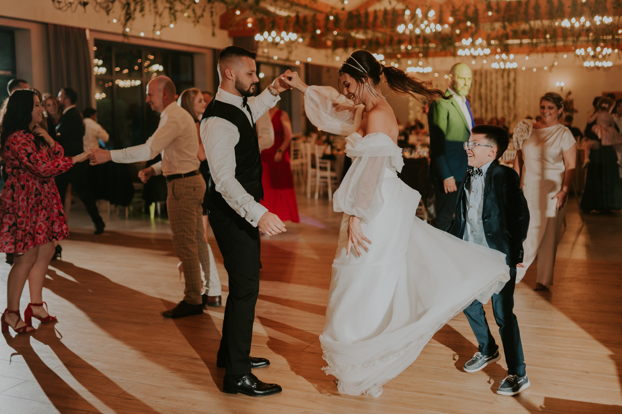 Sala Koralowa w Jaworzu: Opowieść o ślubie Nikoli i Kacpra. Karkowskafoto - fotografia miłości