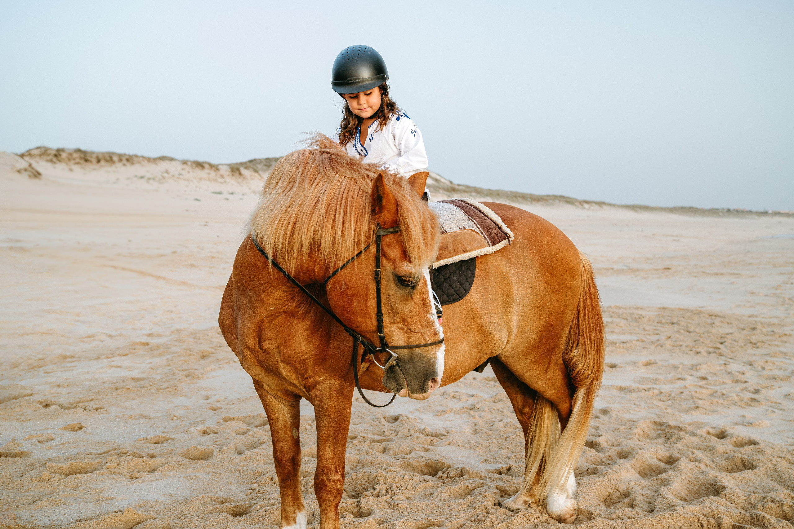 Marlene & Tiago com filhos. Passeios a Cavalo na Praia Peniche | Eco Salgados Agroturismo