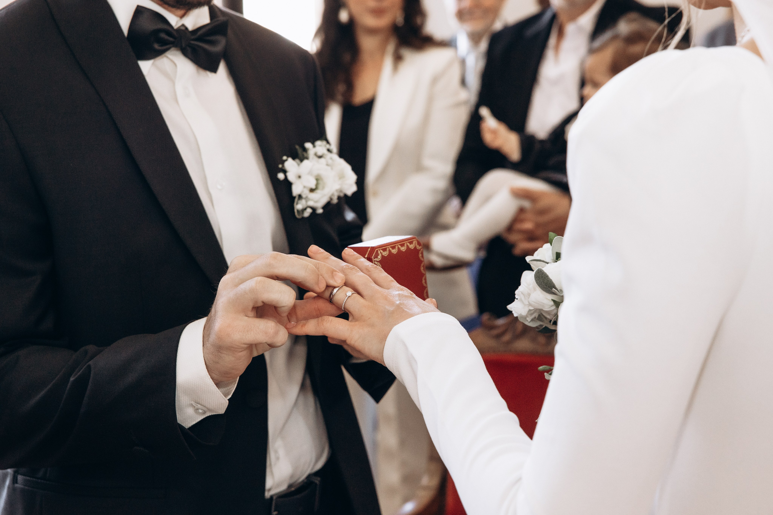 Wedding session in Domaine du T. Eugenie Smirnova — wedding, corporate and lifestyle photographer in Toulouse and Southwest France