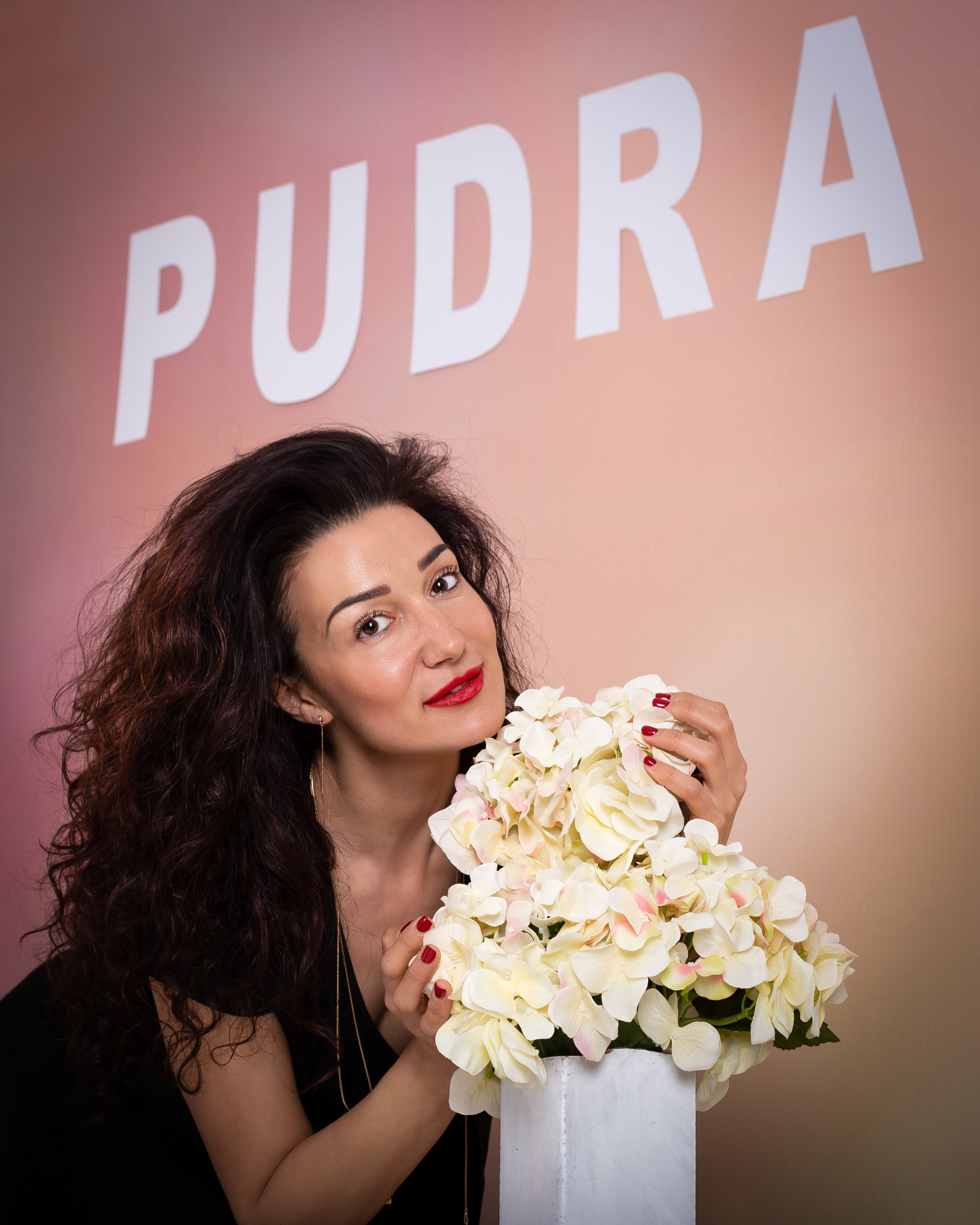 Снимки в студио, предметна  и продуктова фотография. Фотограф Бургас. Фотосесии в студио и на открито, портрети, заснемане