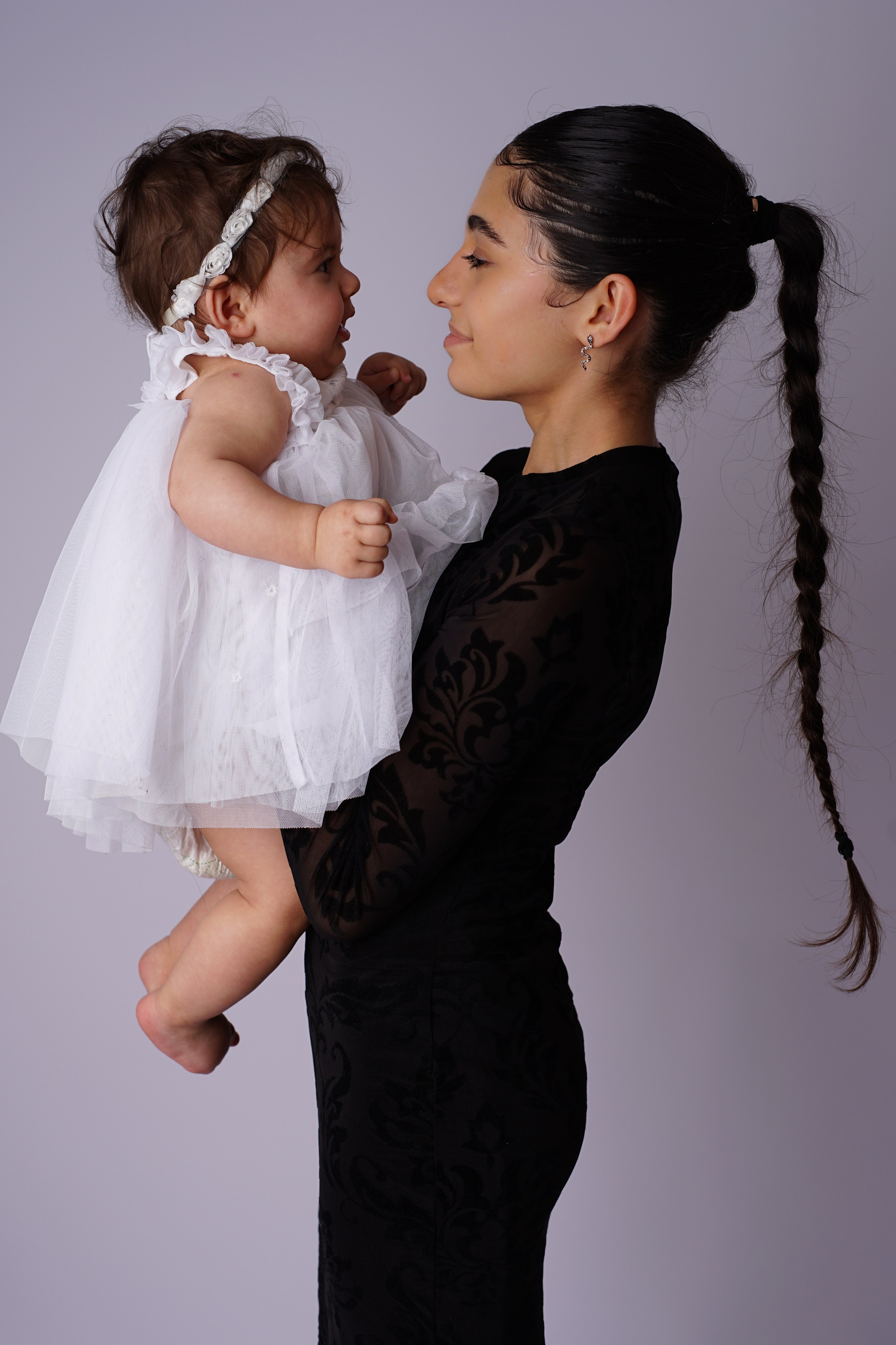 Noir et blanc. Petit trésor photos de famille, grossesse et nouveau-né à Roanne