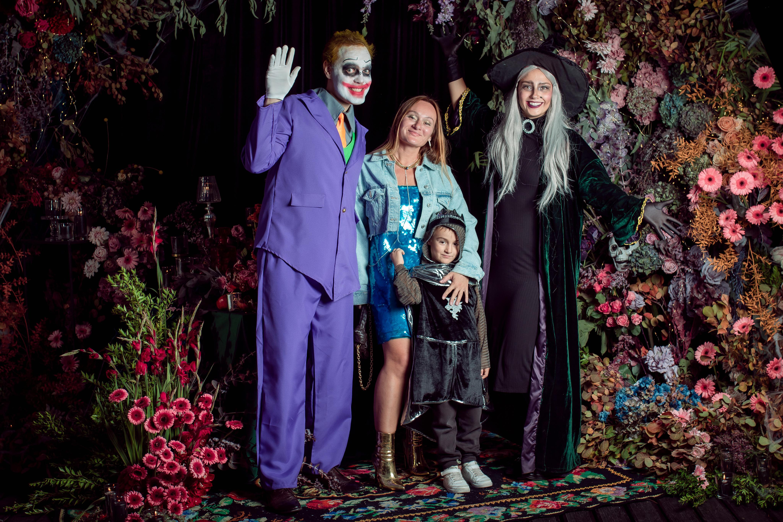 Halloween 2022. Family Photographer in Greece