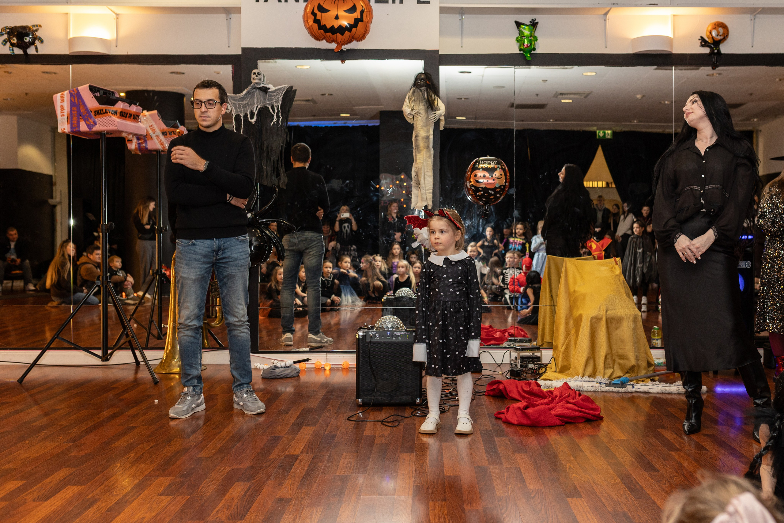 Leo dance studio Helloween 2025. Семейный и детский фотограф в Варшаве Мила Бобровская