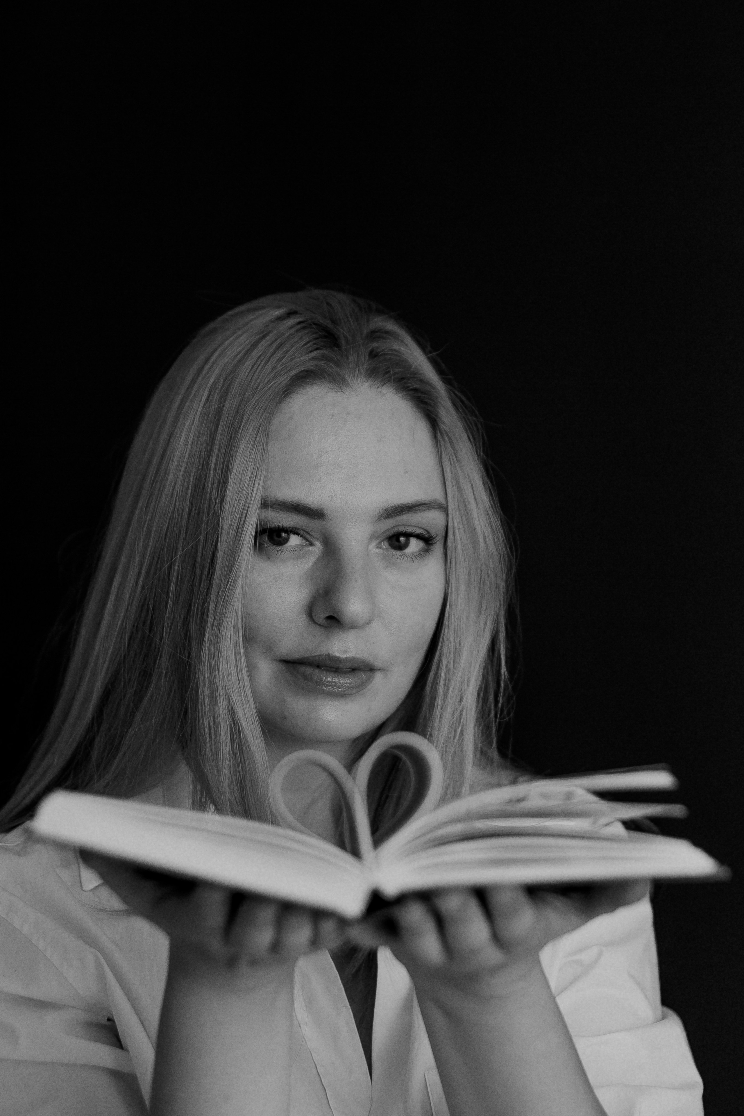 A black and white story. Iryna Zhyvora | Photographer | Stockholm