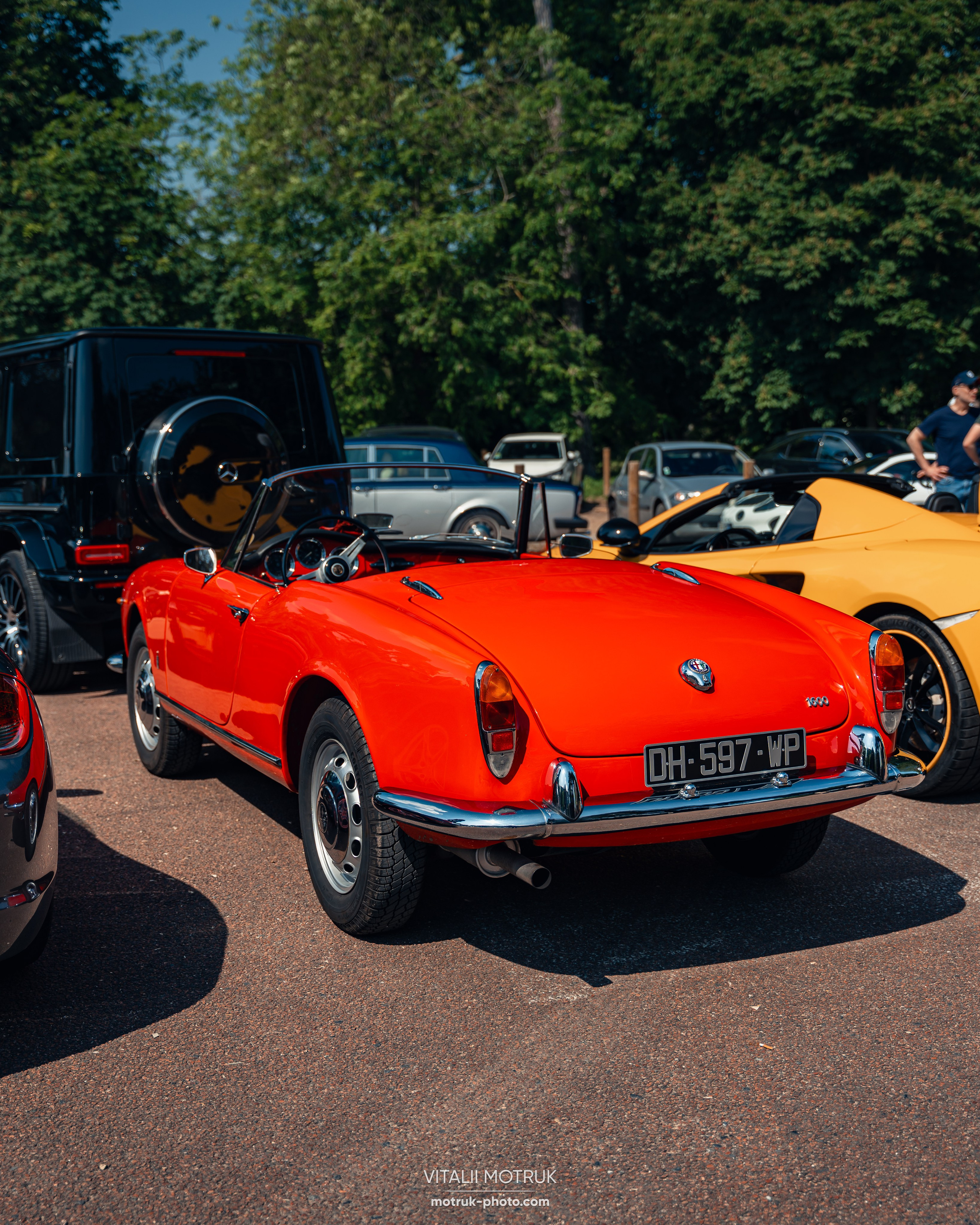 Rassemblement Auteuil 20 mai 2024. Photographe de voitures à Paris — Vitalii Motruk