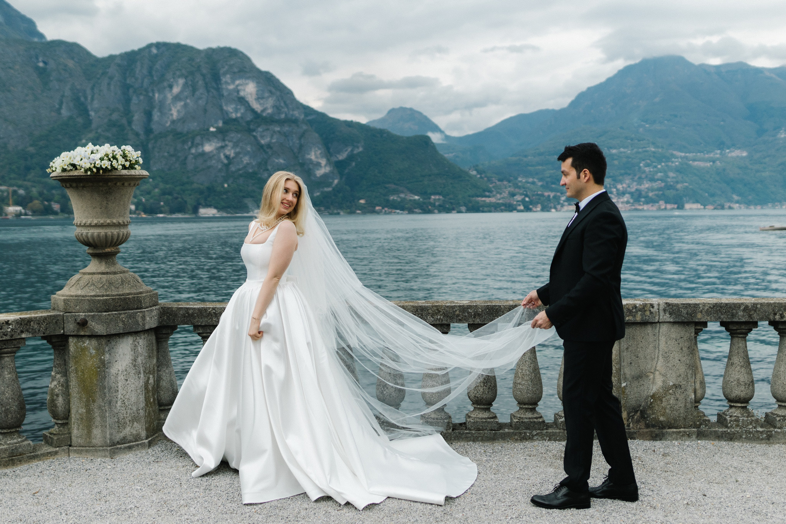 Rainy Day Wedding on Lake Como | Villa Serbelloni & Boat Photography. Photographer in Italy Anna Linnik