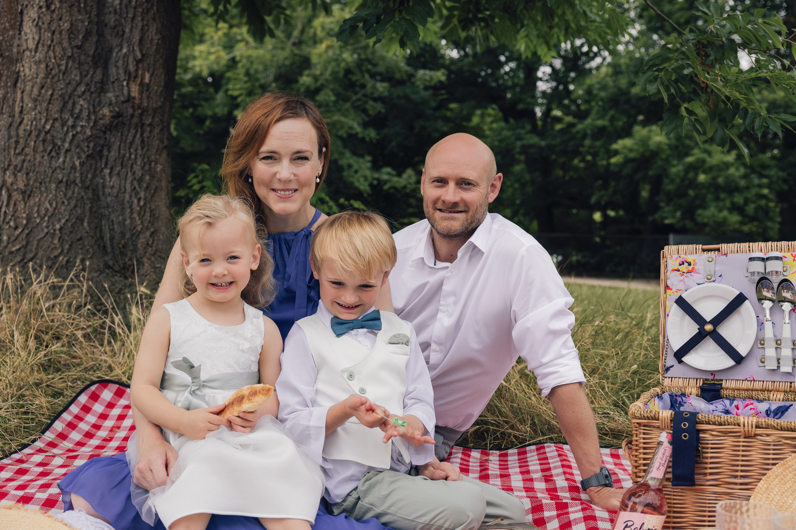 Summer Picnics. PHOTOGRAPHER IN LONDON