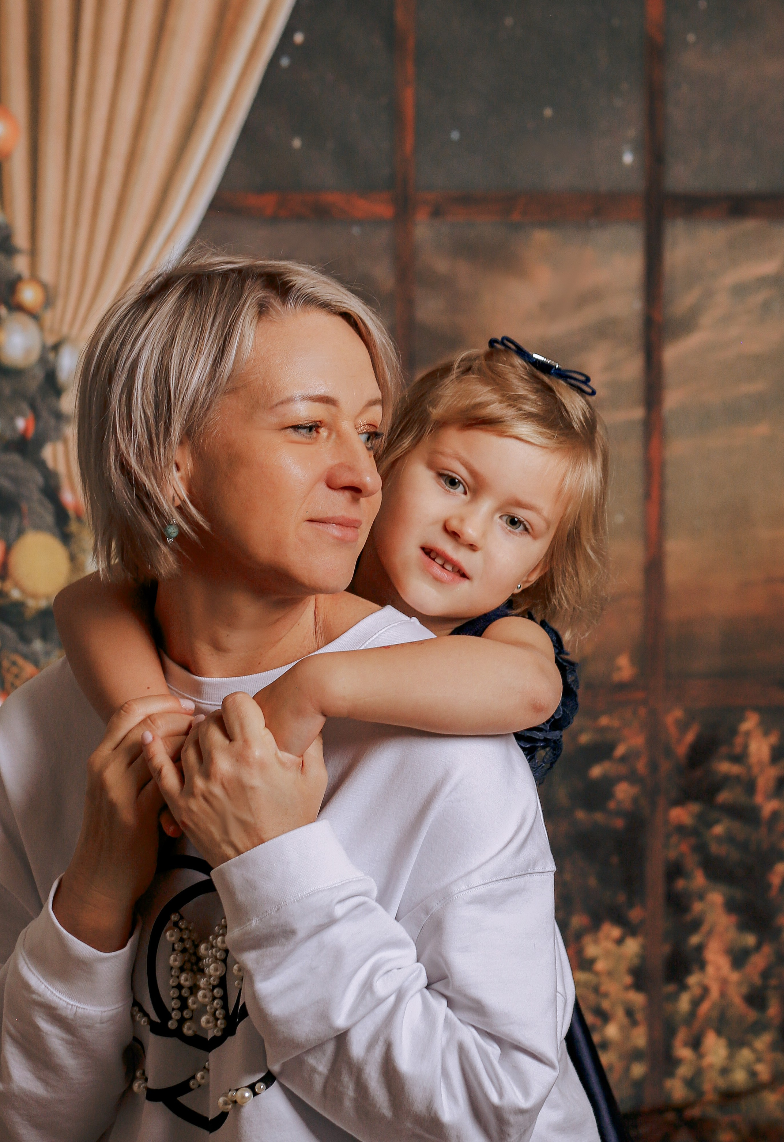 Christmas backdrop. Family & children’s photographer in Herts & West London Iryna Blair