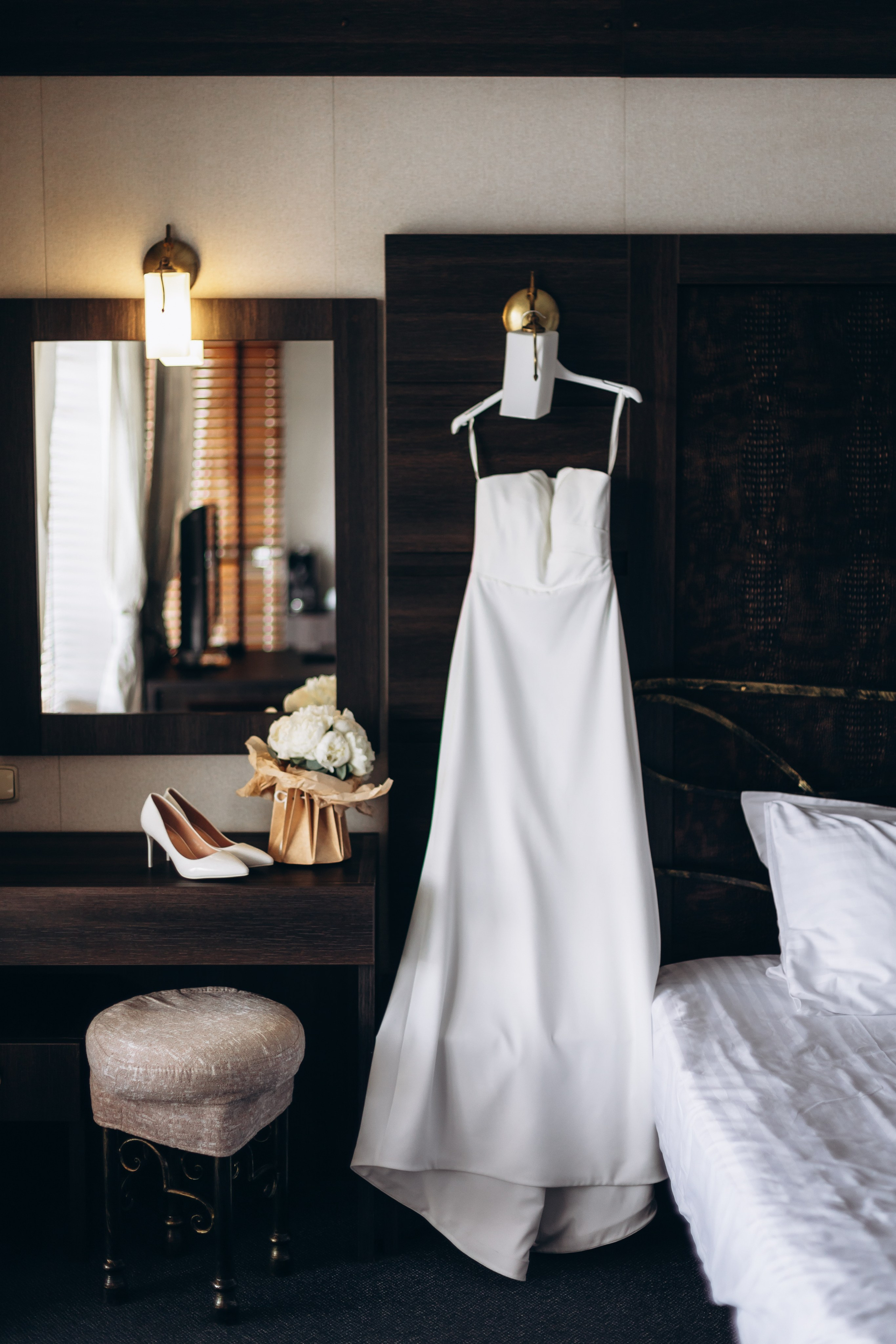 White Wedding. Wedding and Family Photograph