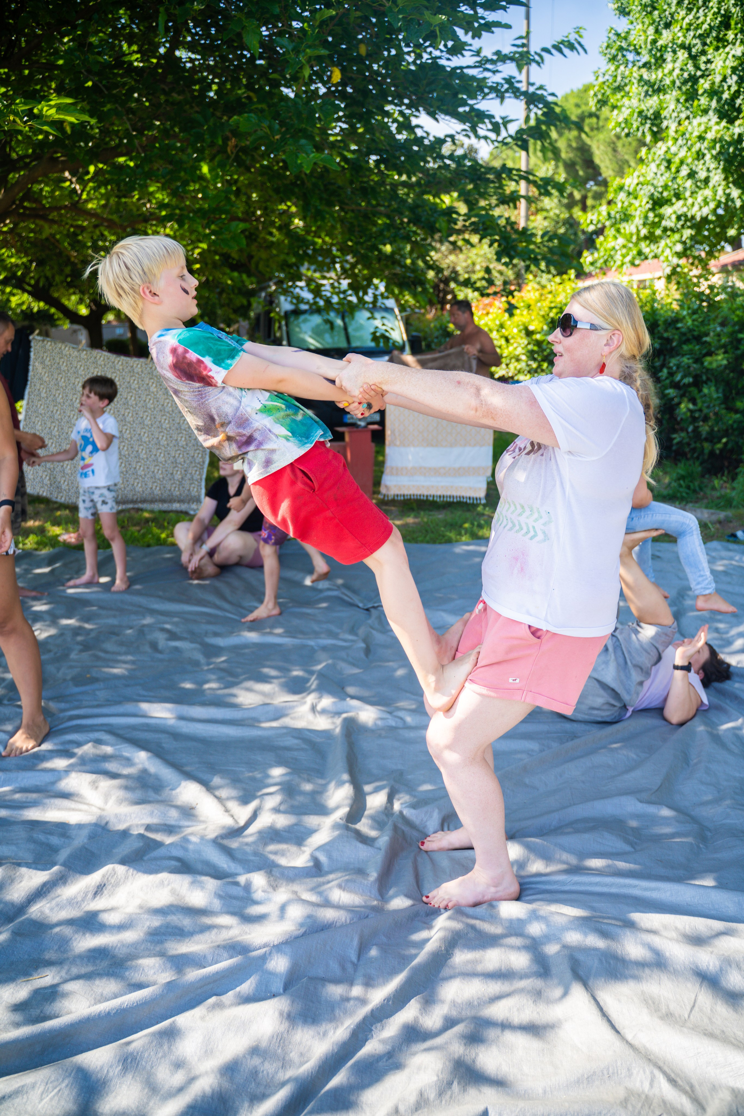 Детская игровая контактная импровизация. Семейные лагеря в Европе с Ниной Янечковой и Ириной Зиновьевой