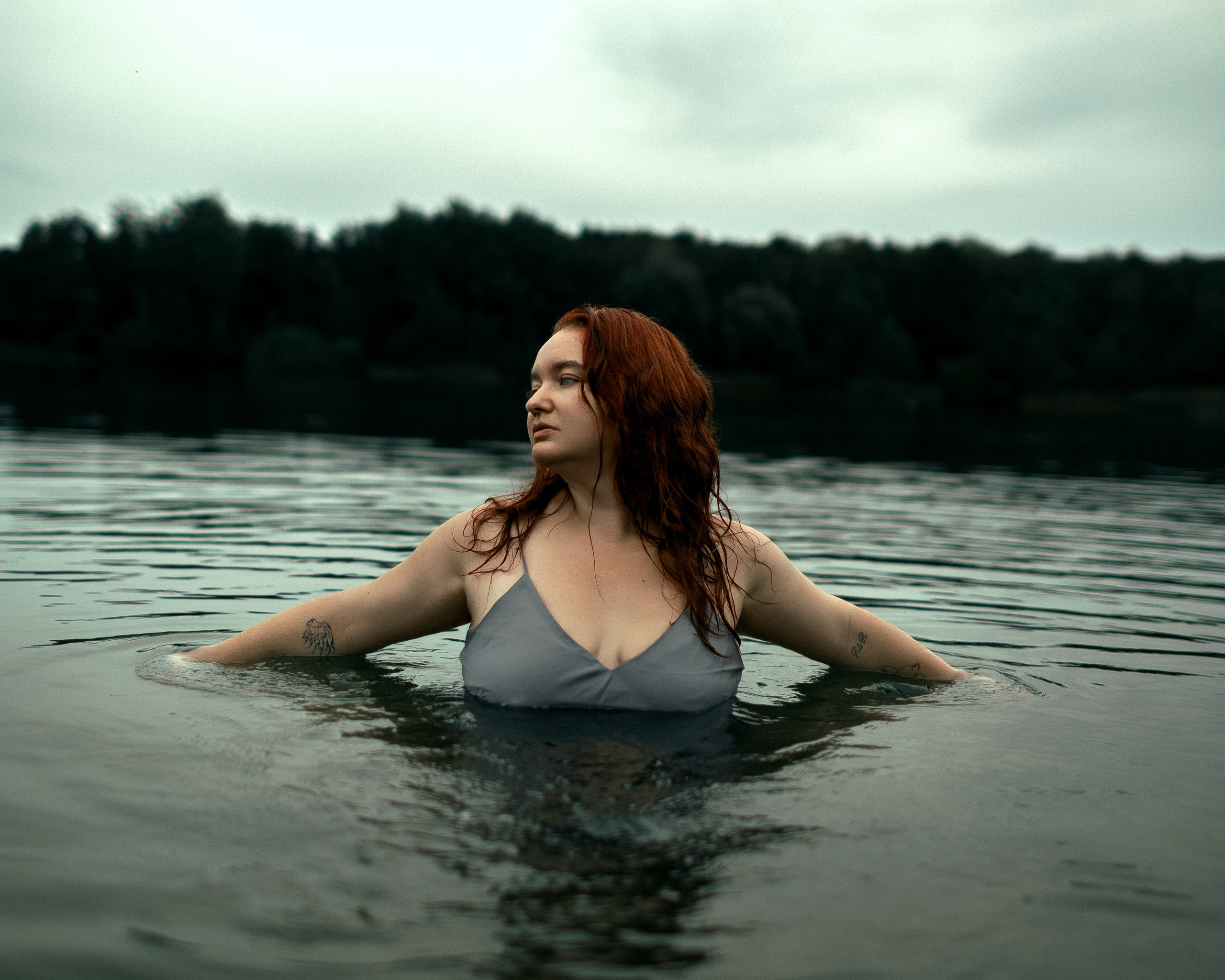 Sanftes Portrait im Wasser – ruhige Atmosphäre am See