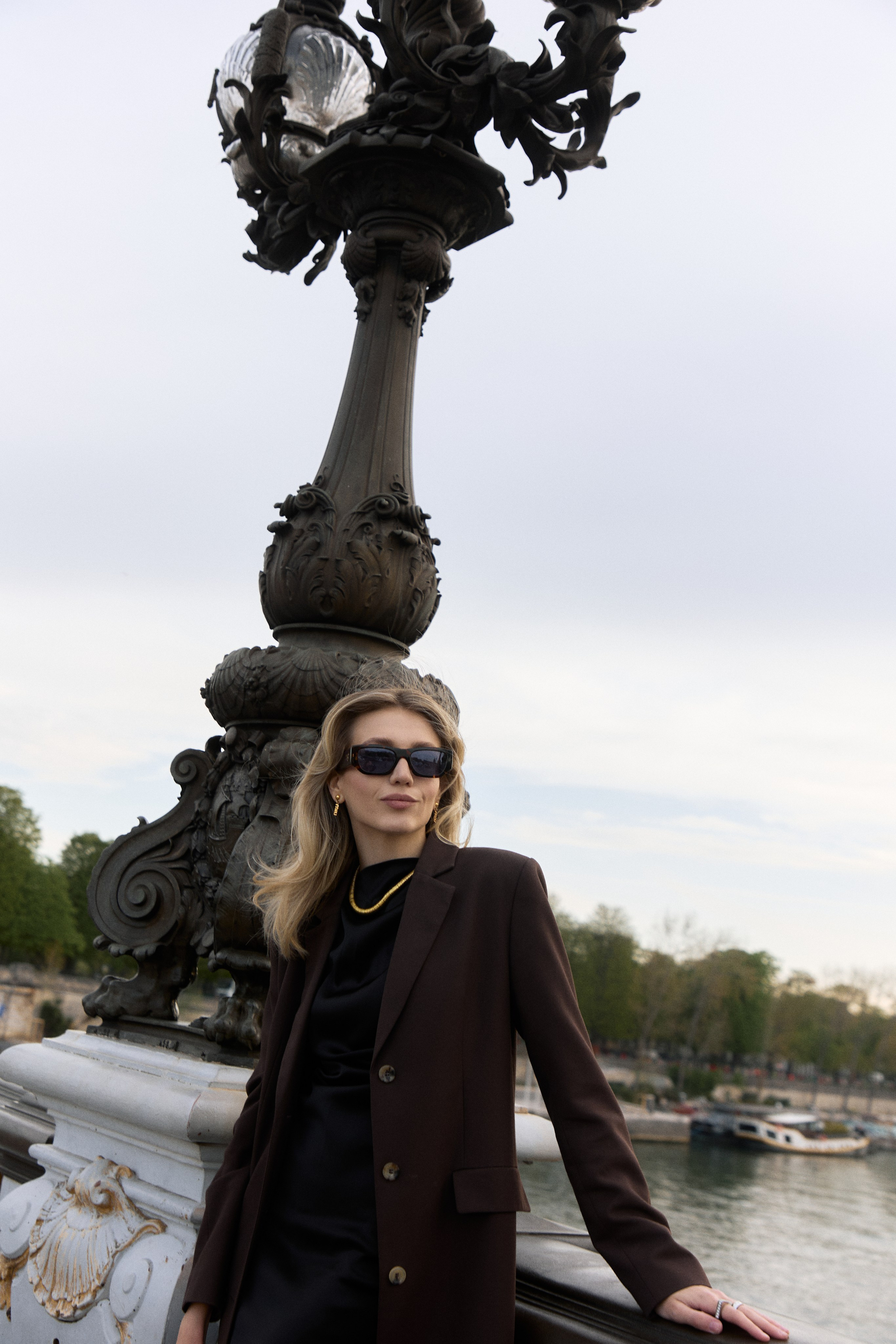 Victoria. Photographer in Paris