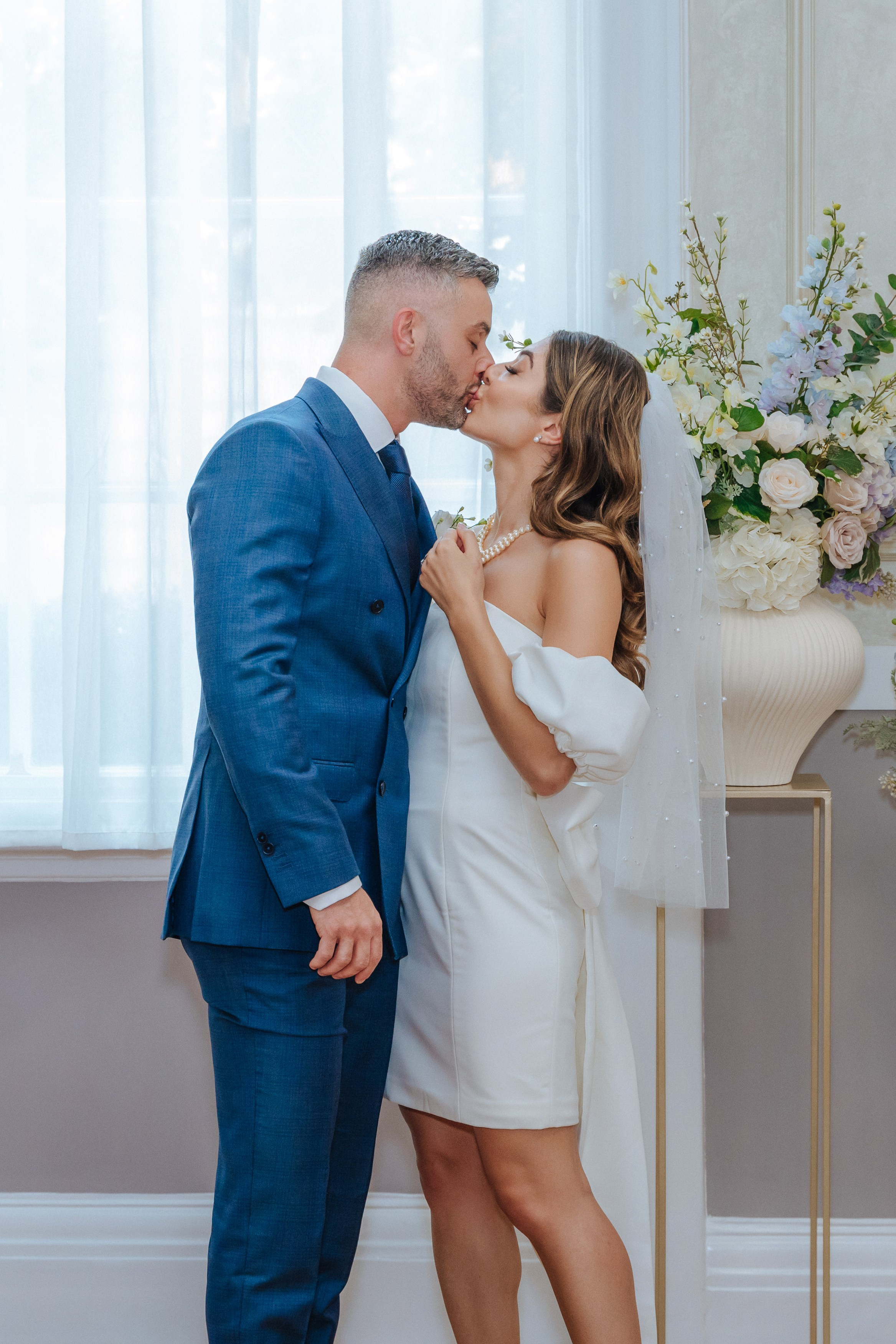 Civil ceremony at Chelsea Old Town Hall,  Wedding in Chelsea, Wedding in London,  wedding photographer in Chelsea, wedding photographer in London