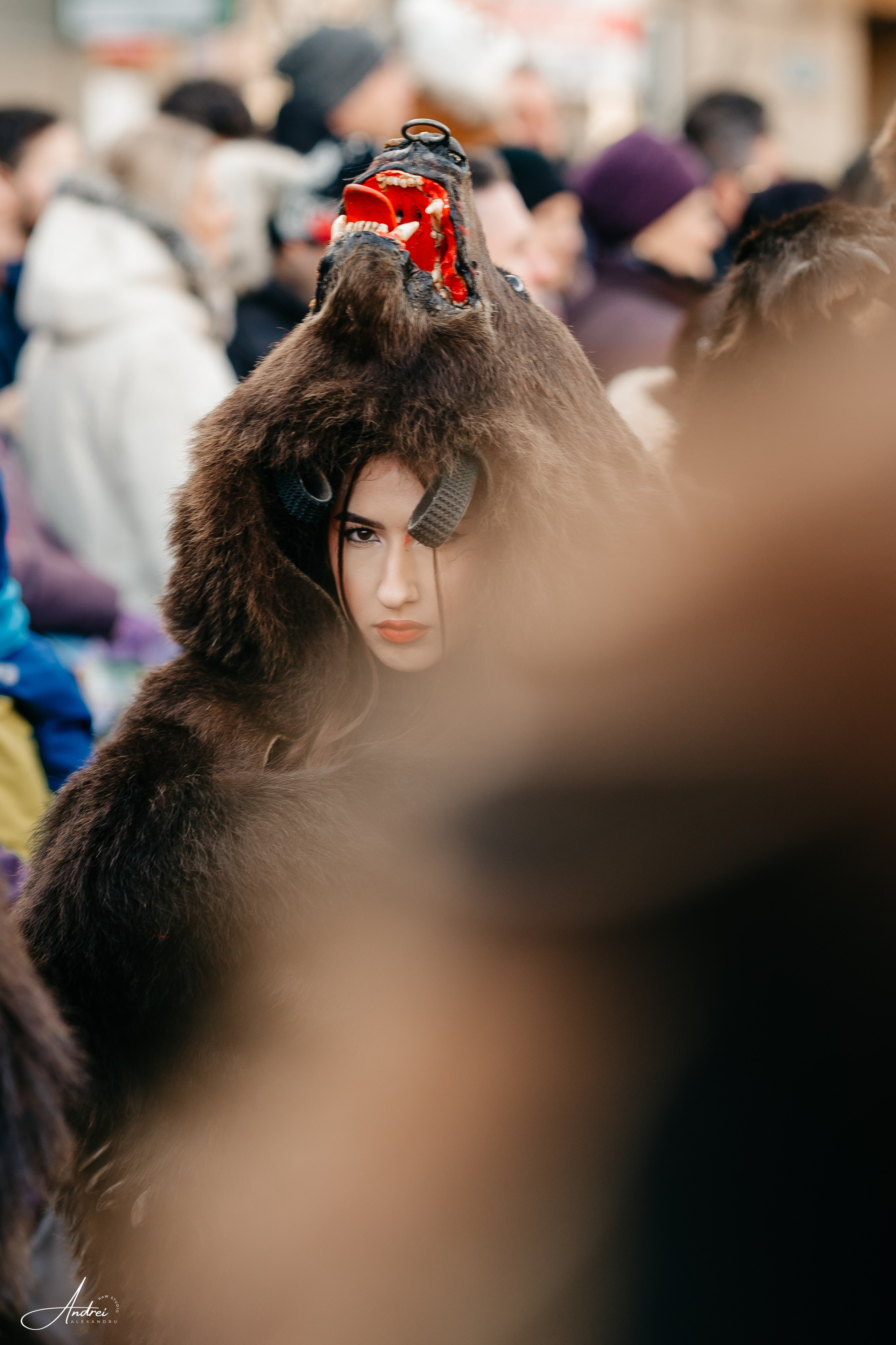 Ediția a XXVII-a a Festivalului de Datini și Obiceiuri Strămoșești Comănești. Raw Studio. Fotograful tau de nunta!