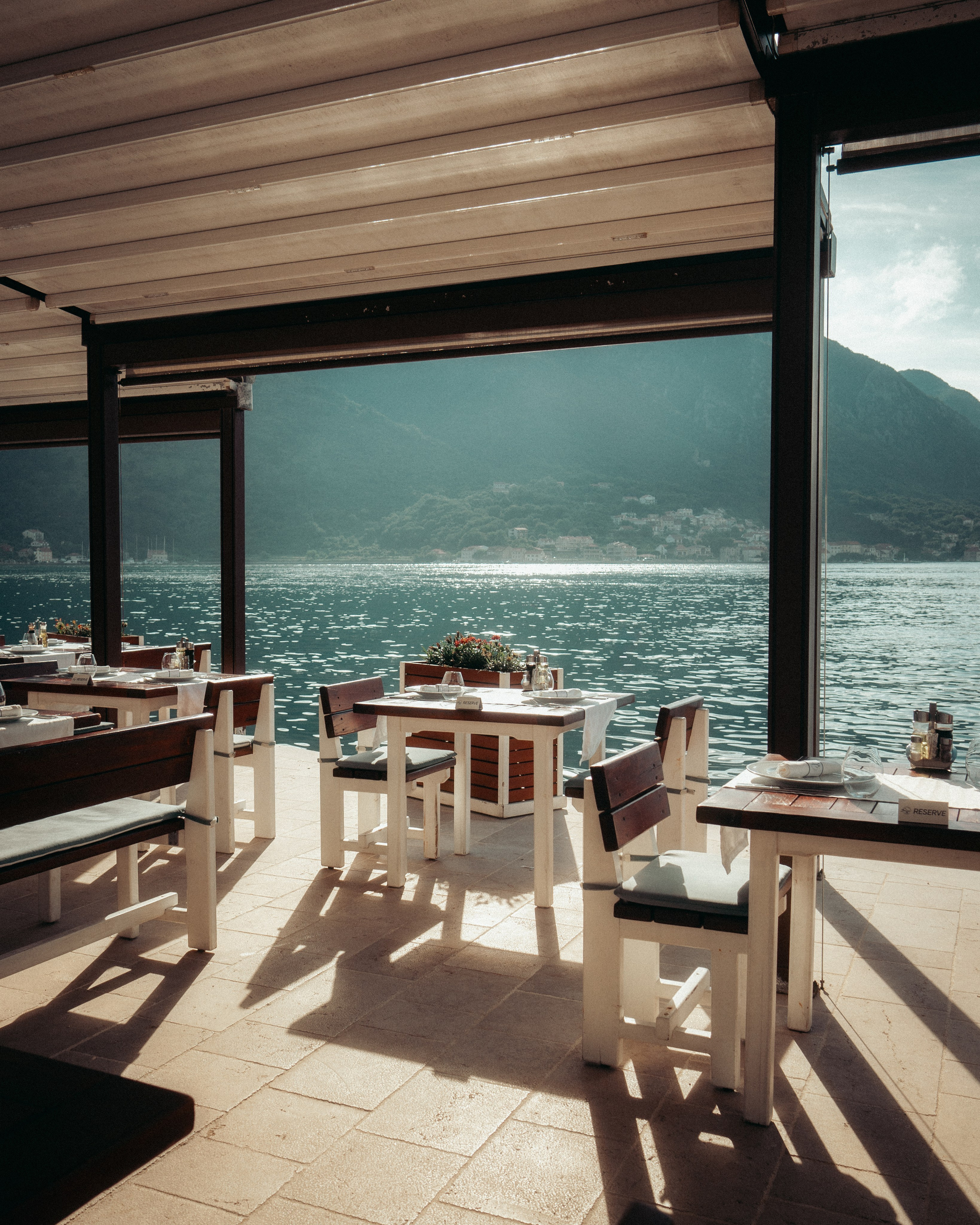 Roaming. Mike Avelli