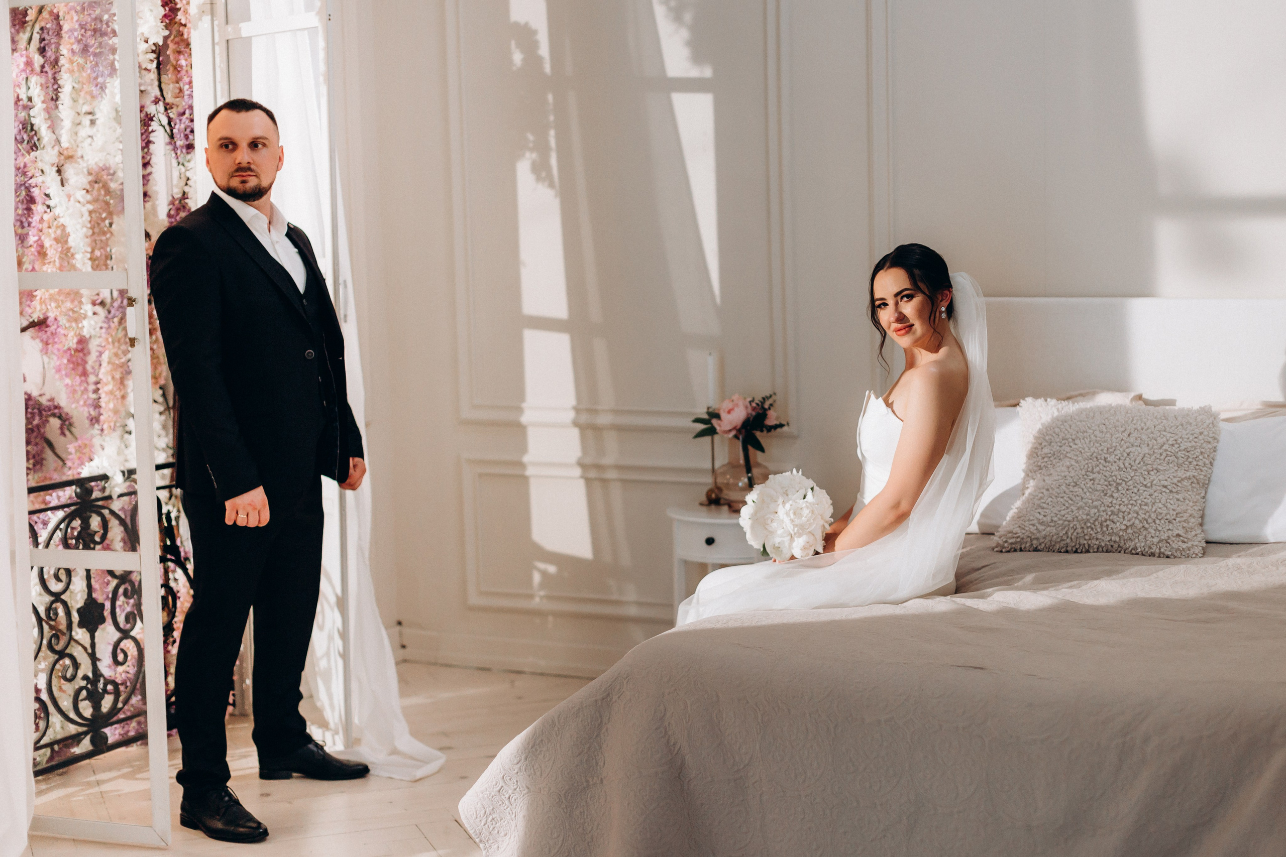 White Wedding. Wedding and Family Photograph