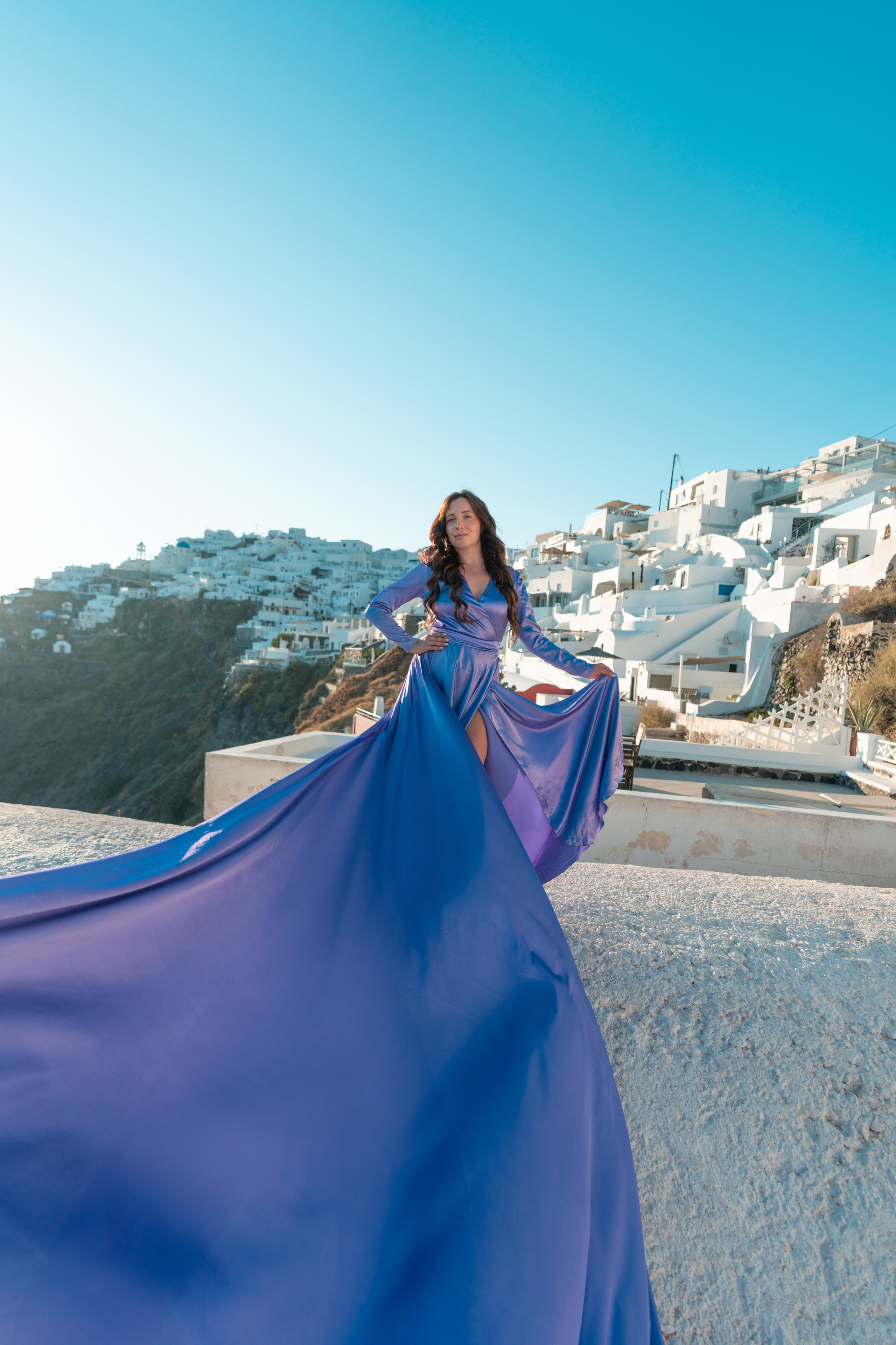 Séance photo d'une heure en robe volante. Photographe vidéaste à Santorin|Séances photos de Robe volante Santorin|