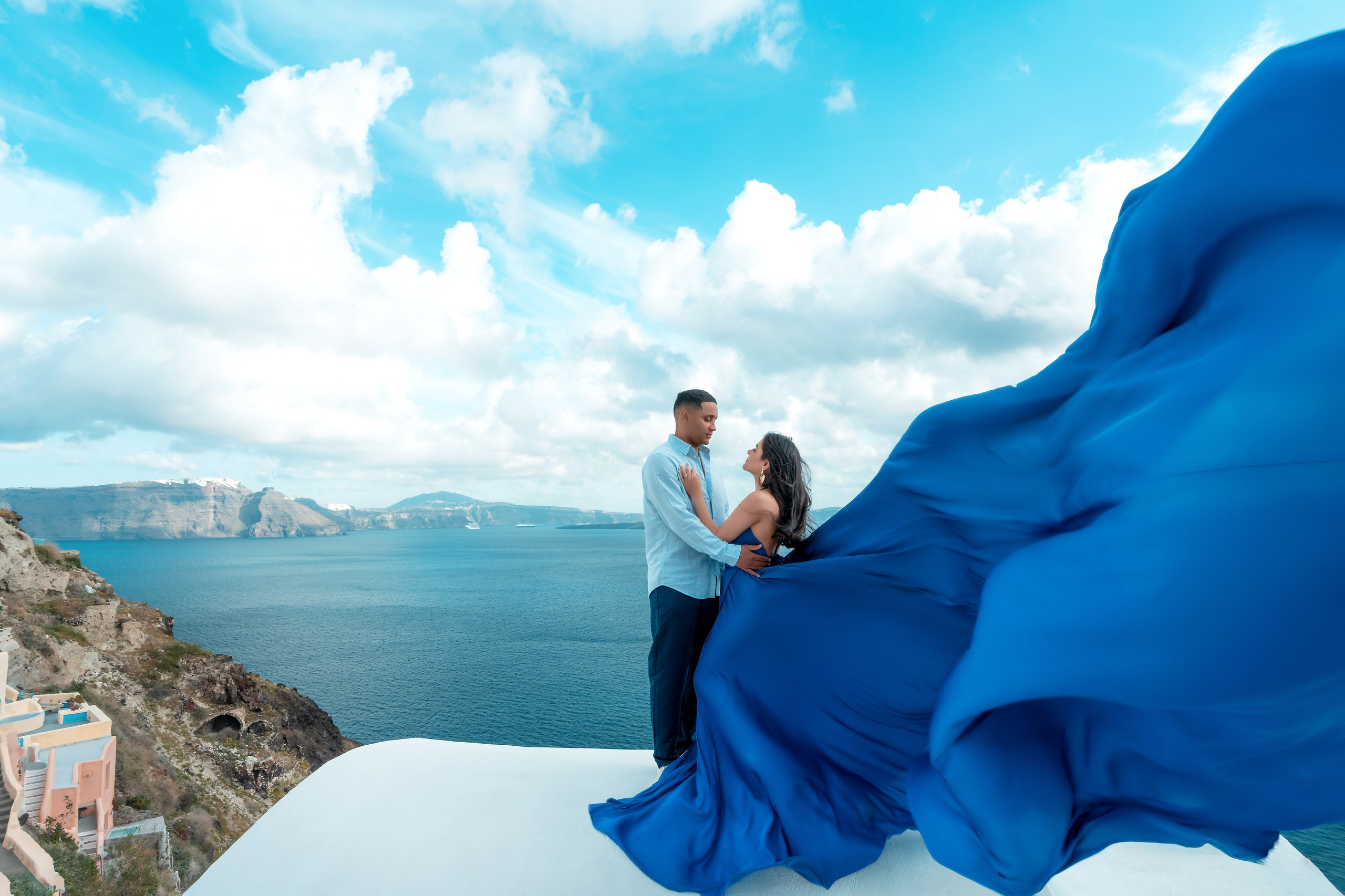 Robe Volante Bleu Royal Dos Nu | Tailles XS-L – Élégance et Fluidité. Photographe vidéaste à Santorin|Séances photos de Robe volante Santorin|