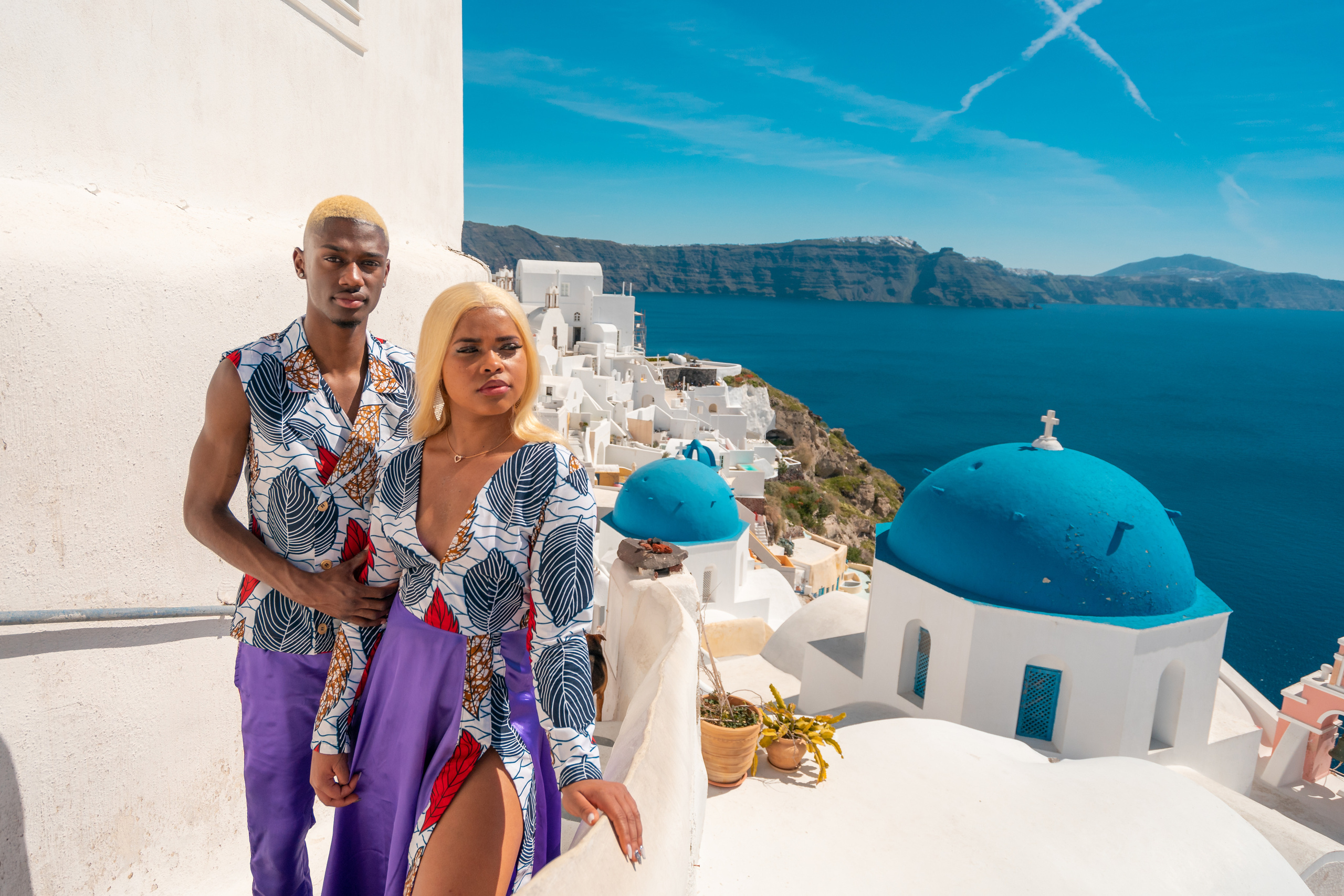 Une des séances photo complètes in Santorain (pas de Photoshop, 2020). Photographe vidéaste à Santorin|Séances photos de Robe volante Santorin|