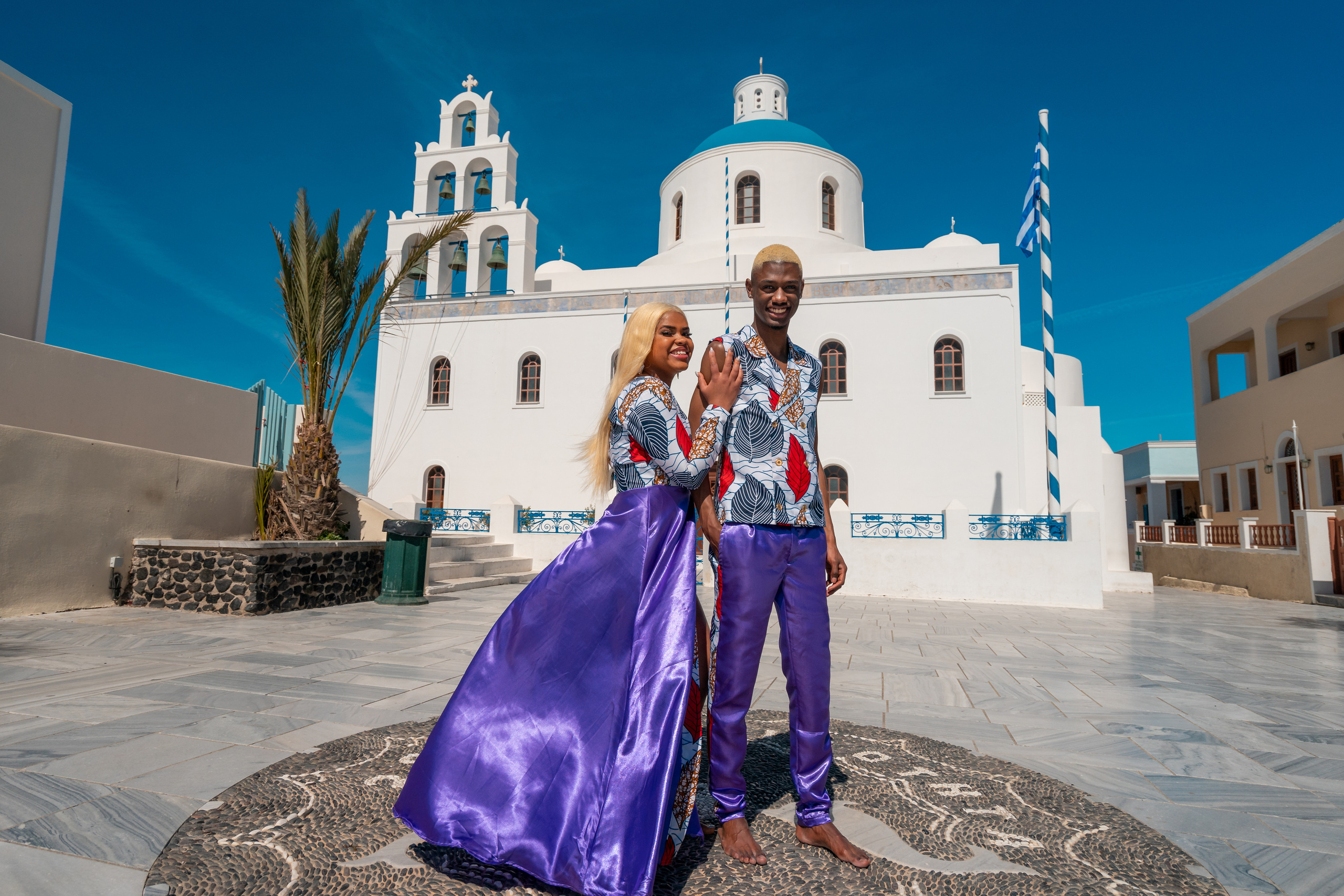Une des séances photo complètes in Santorain (pas de Photoshop, 2020). Photographe vidéaste à Santorin|Séances photos de Robe volante Santorin|