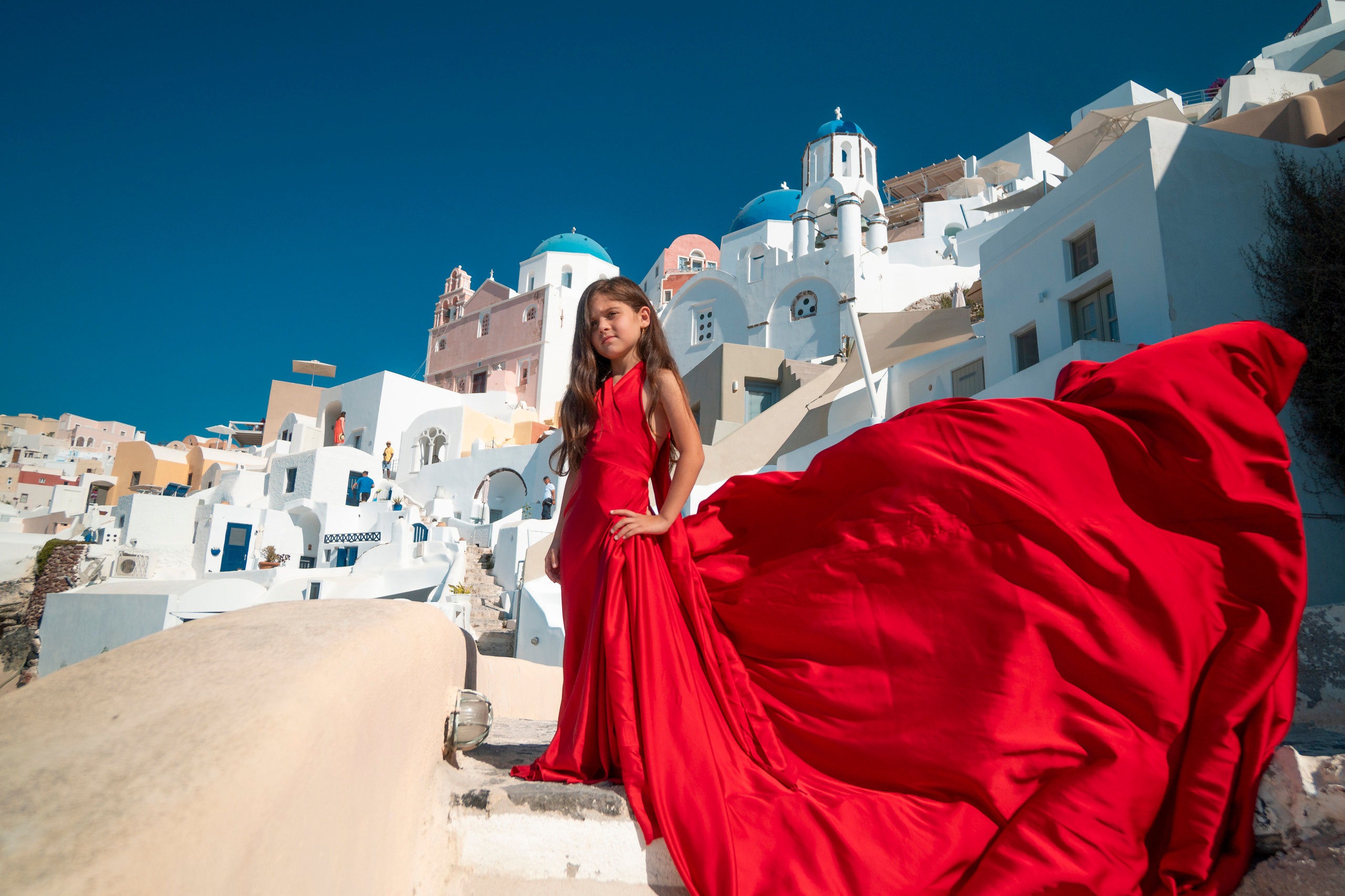 KIDS-1. Kids Red flying dress 6-12 yers |rent price 50 euro. Photographe vidéaste à Santorin|Séances photos de Robe volante Santorin|