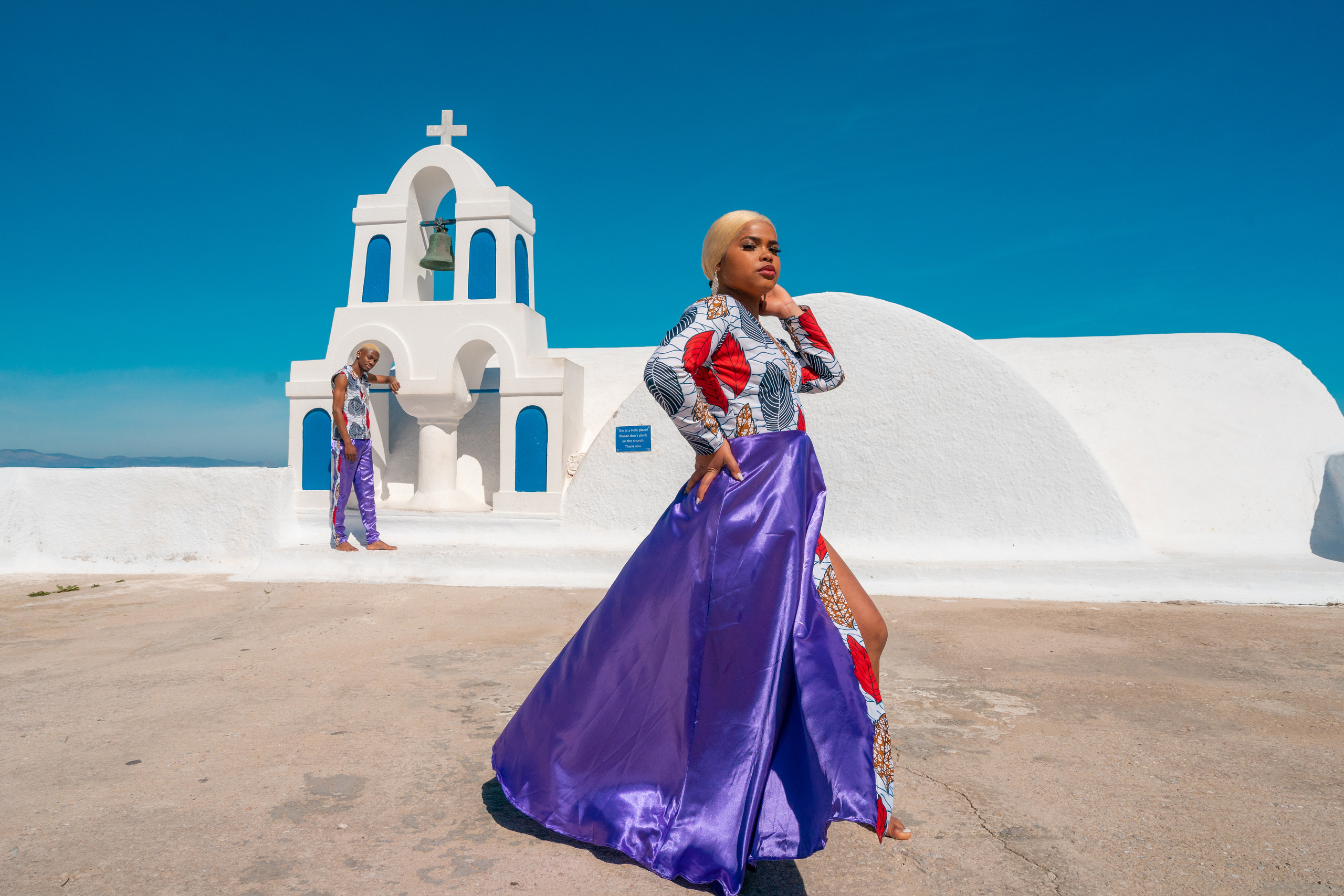 Une des séances photo complètes in Santorain (pas de Photoshop, 2020). Photographe vidéaste à Santorin|Séances photos de Robe volante Santorin|