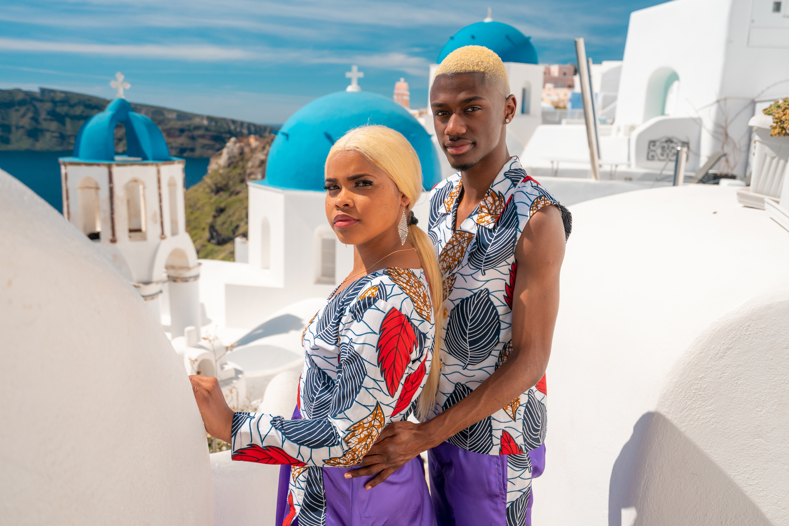 Une des séances photo complètes in Santorain (pas de Photoshop, 2020). Photographe vidéaste à Santorin|Séances photos de Robe volante Santorin|