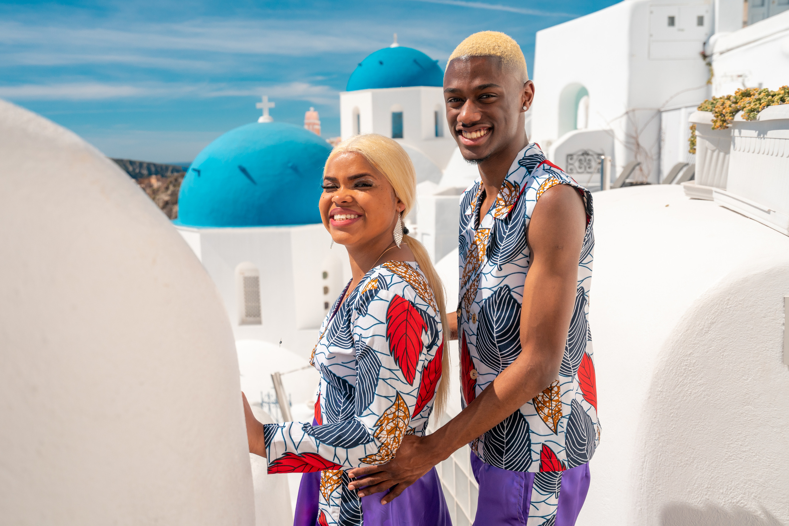 Une des séances photo complètes in Santorain (pas de Photoshop, 2020). Photographe vidéaste à Santorin|Séances photos de Robe volante Santorin|
