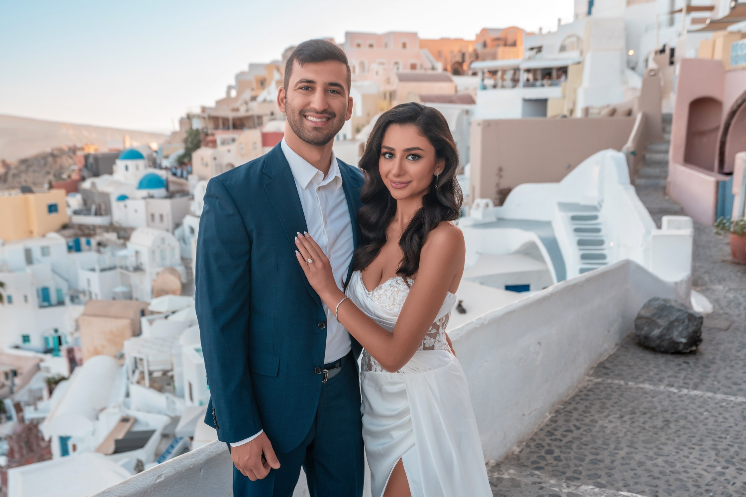 She Said Yes in Santorini!. Photographe vidéaste à Santorin|Séances photos de Robe volante Santorin|