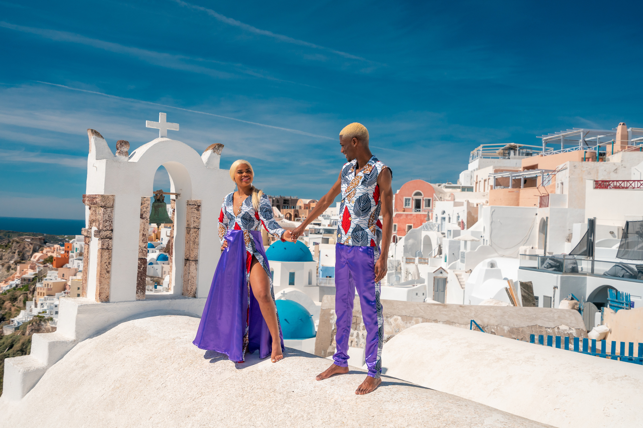 Une des séances photo complètes in Santorain (pas de Photoshop, 2020). Photographe vidéaste à Santorin|Séances photos de Robe volante Santorin|
