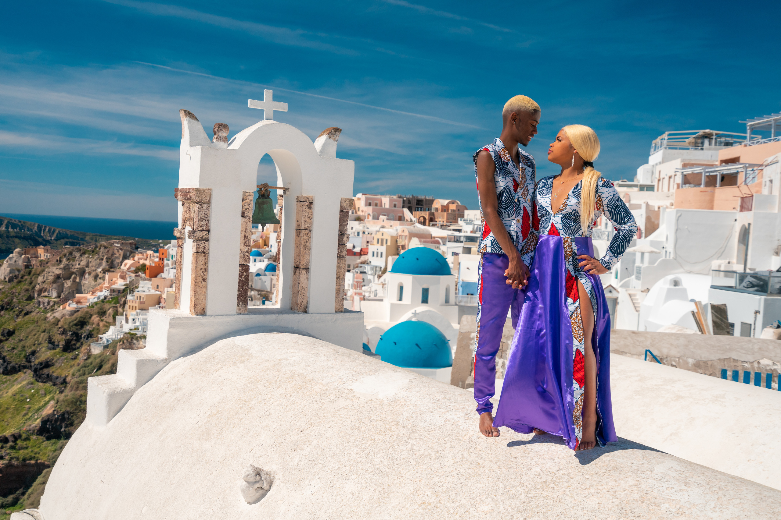 Une des séances photo complètes in Santorain (pas de Photoshop, 2020). Photographe vidéaste à Santorin|Séances photos de Robe volante Santorin|