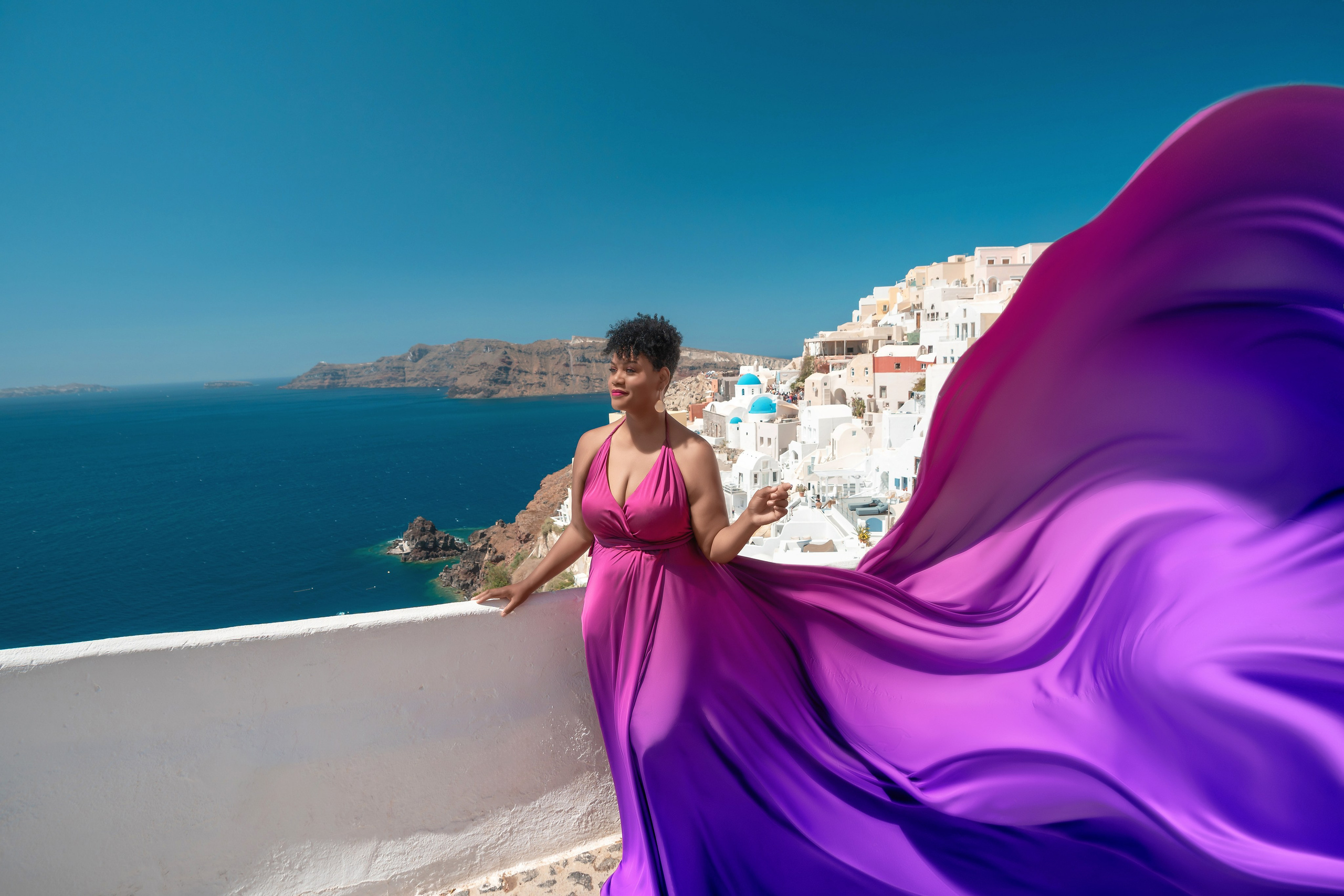 Robe volante fuchsia foncé dos nu XS-XL | Location 100 Euros. Photographe vidéaste à Santorin|Séances photos de Robe volante Santorin|