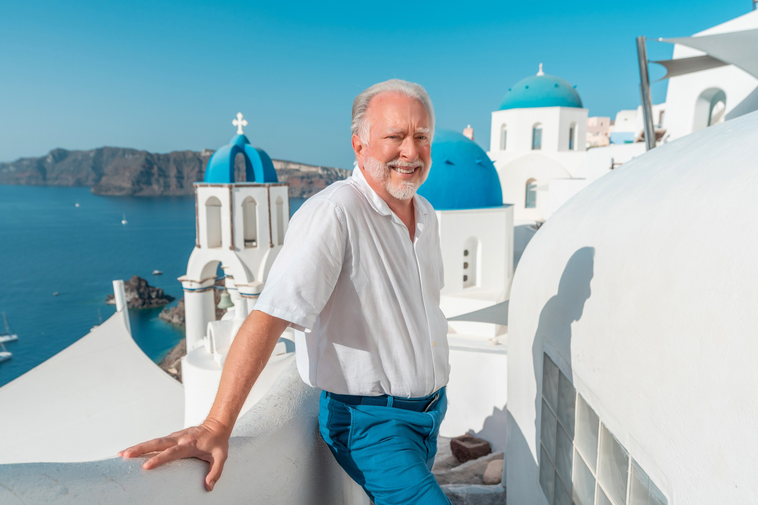 Why Photoshooting Is the Perfect Way to Celebrate an Important Life Event. Photographe vidéaste à Santorin|Séances photos de Robe volante Santorin|