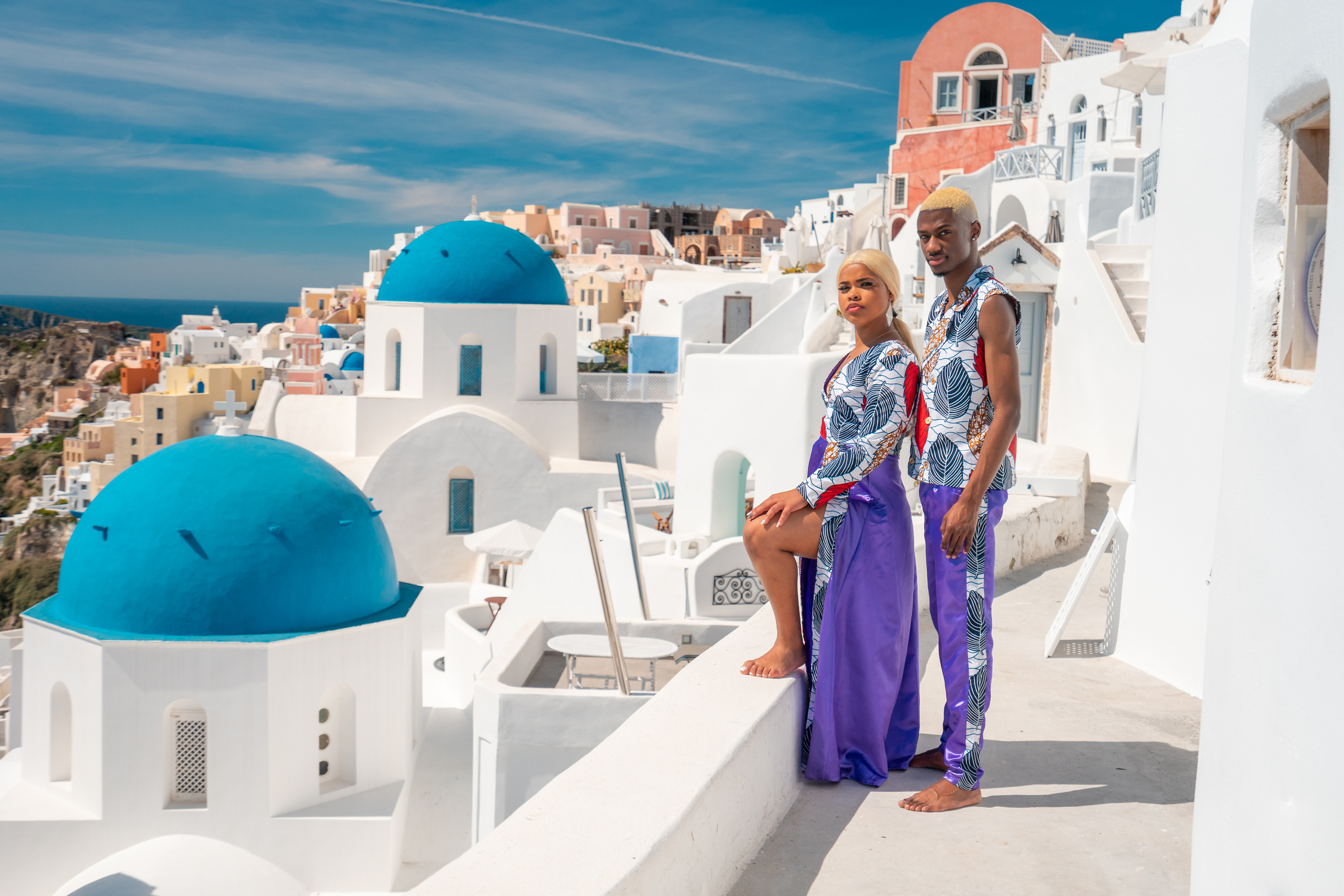 Une des séances photo complètes in Santorain (pas de Photoshop, 2020). Photographe vidéaste à Santorin|Séances photos de Robe volante Santorin|