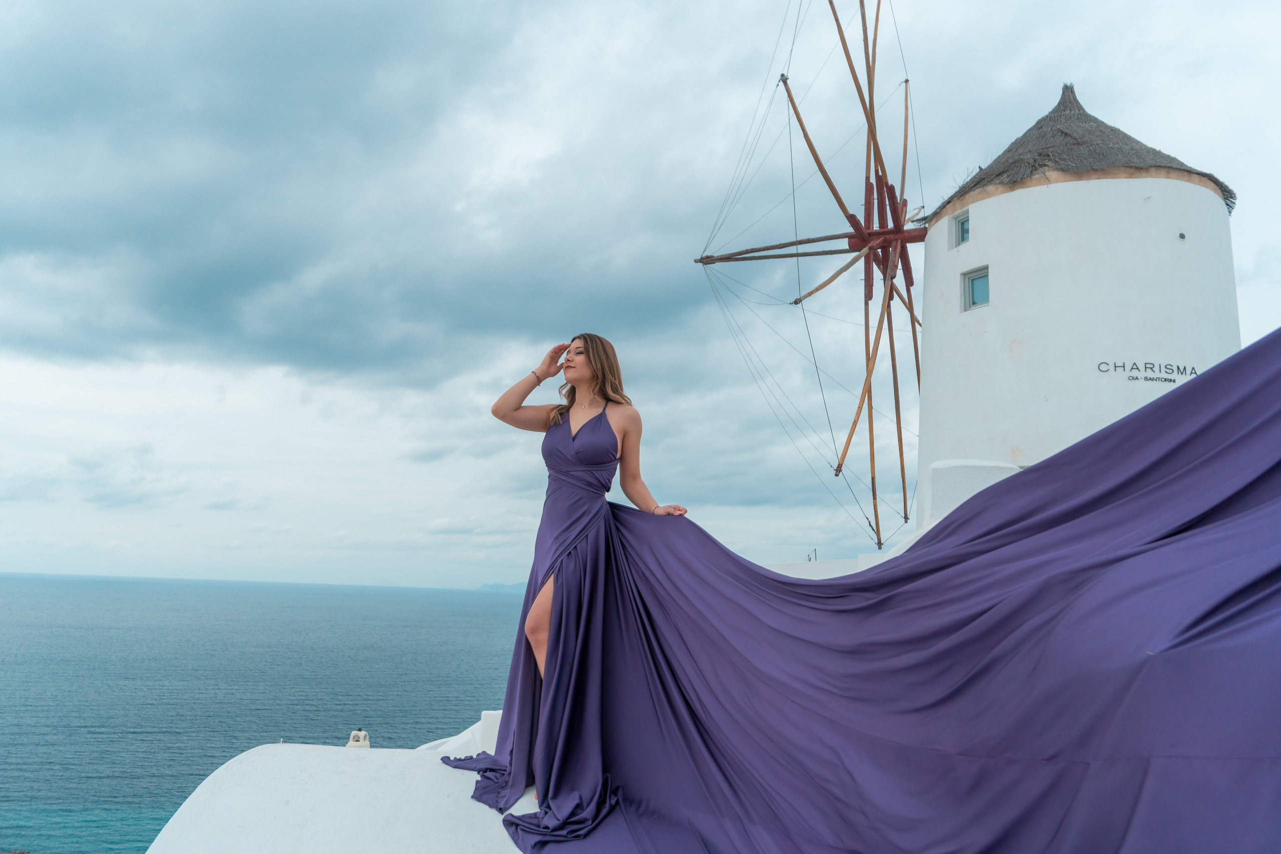 Robe Volante Santorin. Photographe vidéaste à Santorin|Séances photos de Robe volante Santorin|