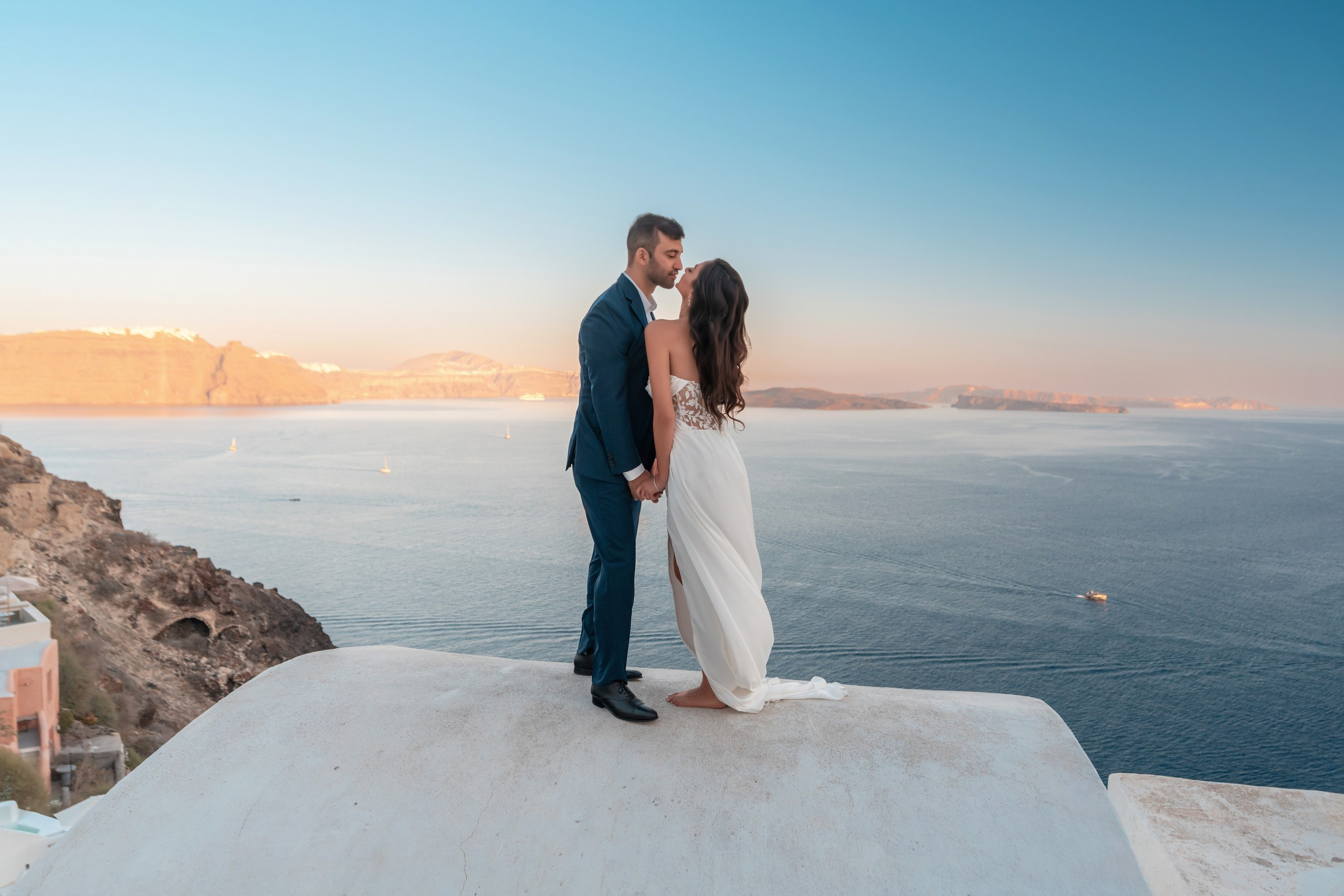 She Said Yes in Santorini!. Photographe vidéaste à Santorin|Séances photos de Robe volante Santorin|