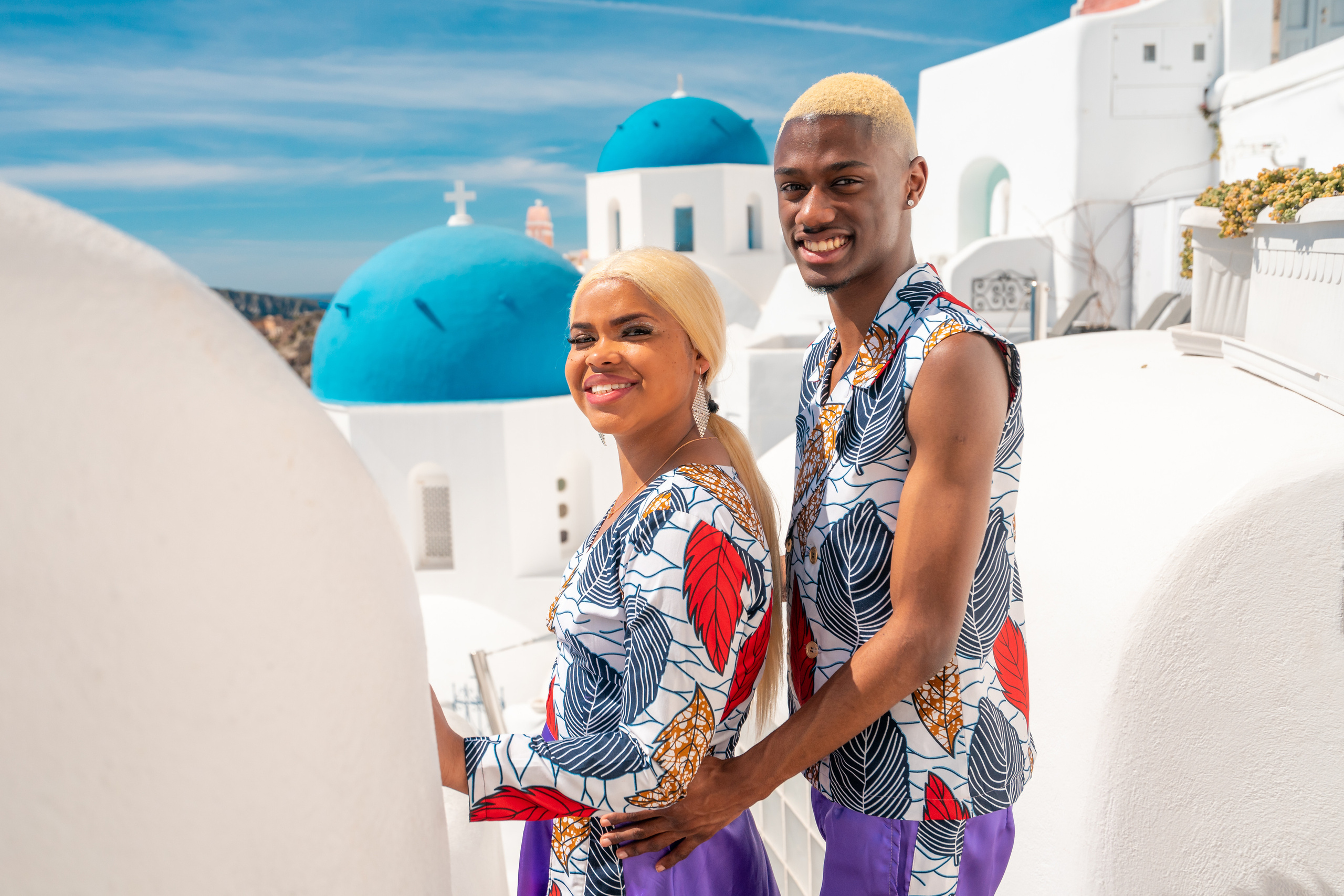 Une des séances photo complètes in Santorain (pas de Photoshop, 2020). Photographe vidéaste à Santorin|Séances photos de Robe volante Santorin|