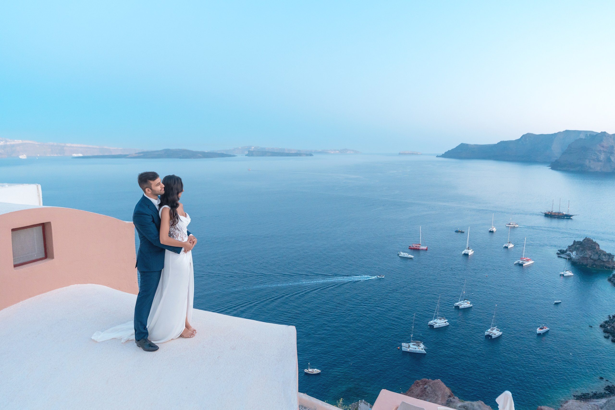 She Said Yes in Santorini!. Photographe vidéaste à Santorin|Séances photos de Robe volante Santorin|