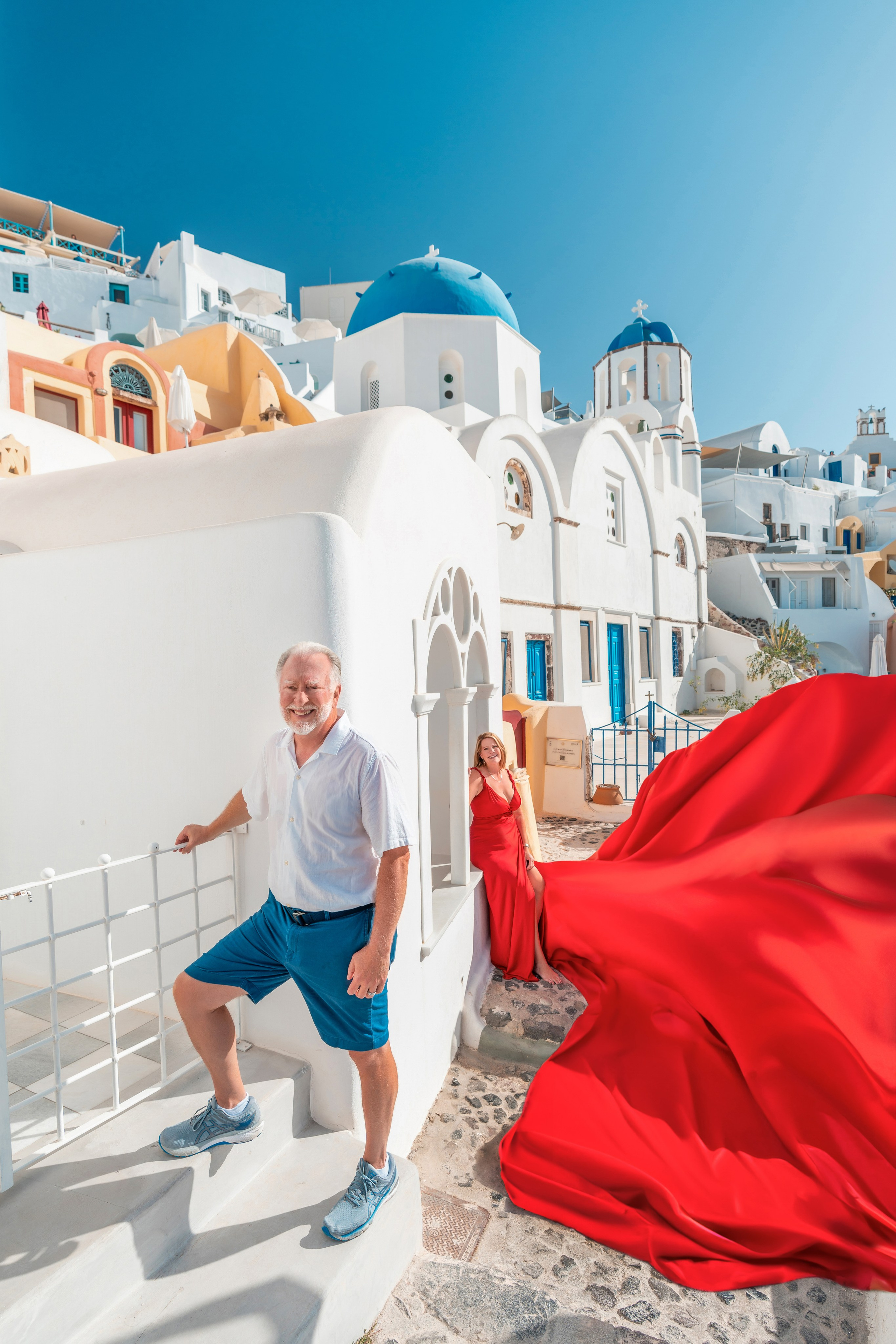 Why Photoshooting Is the Perfect Way to Celebrate an Important Life Event. Photographe vidéaste à Santorin|Séances photos de Robe volante Santorin|