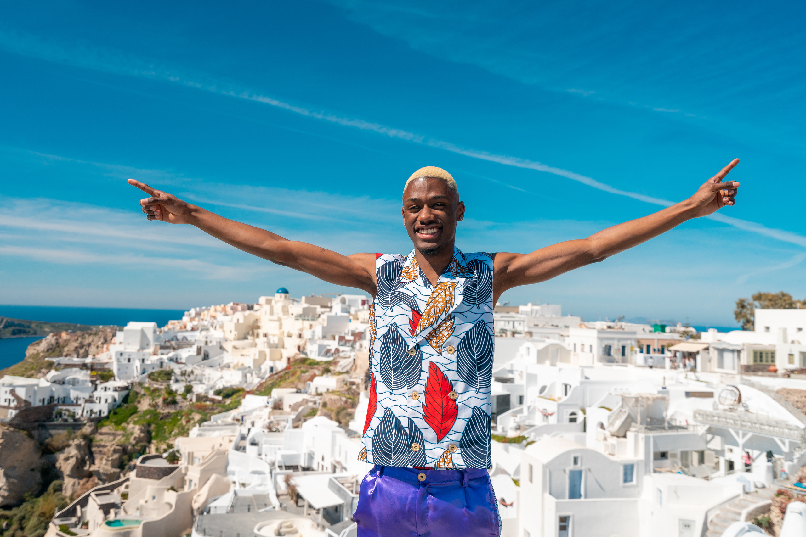 Une des séances photo complètes in Santorain (pas de Photoshop, 2020). Photographe vidéaste à Santorin|Séances photos de Robe volante Santorin|