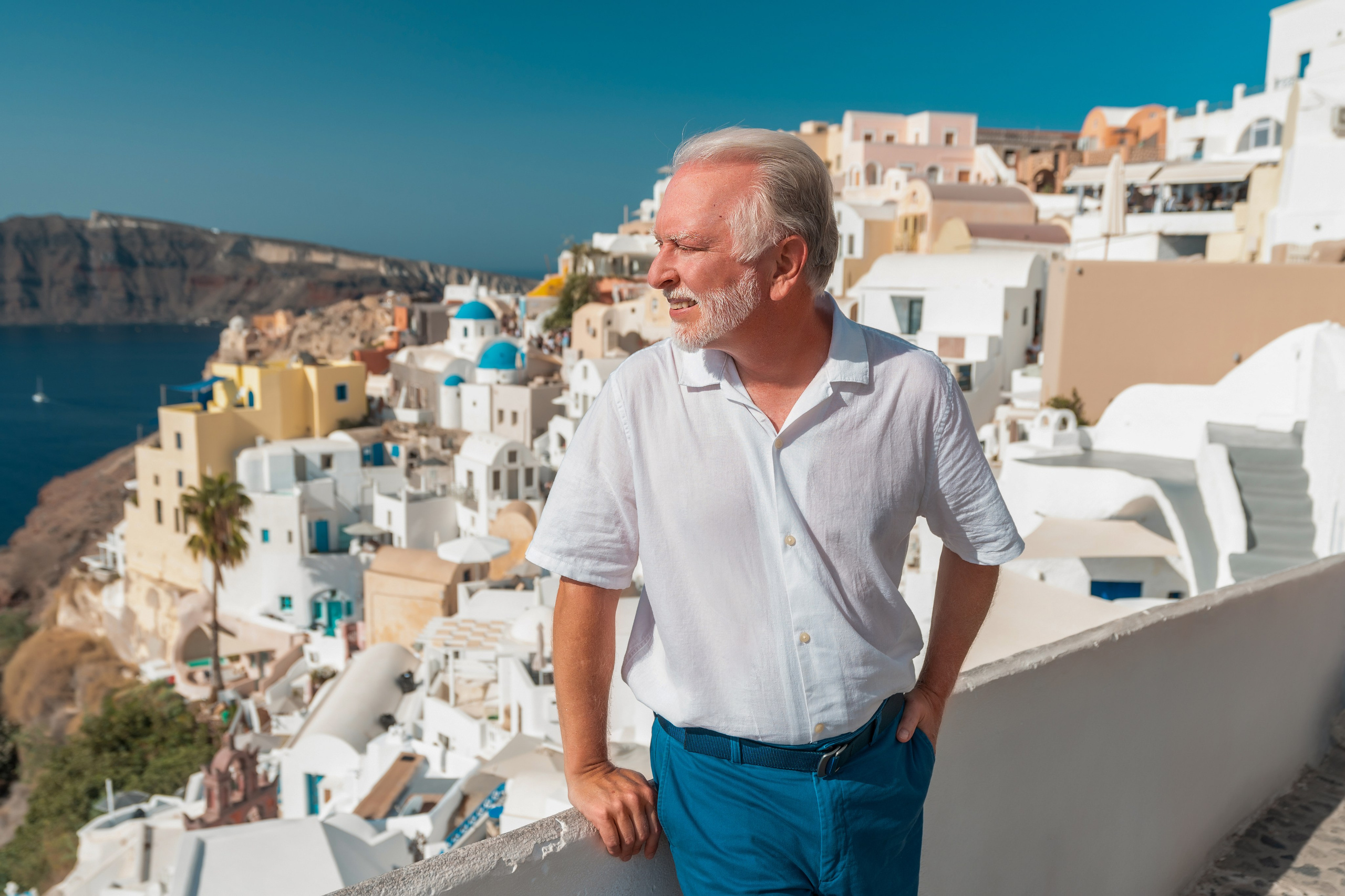 Why Photoshooting Is the Perfect Way to Celebrate an Important Life Event. Photographe vidéaste à Santorin|Séances photos de Robe volante Santorin|