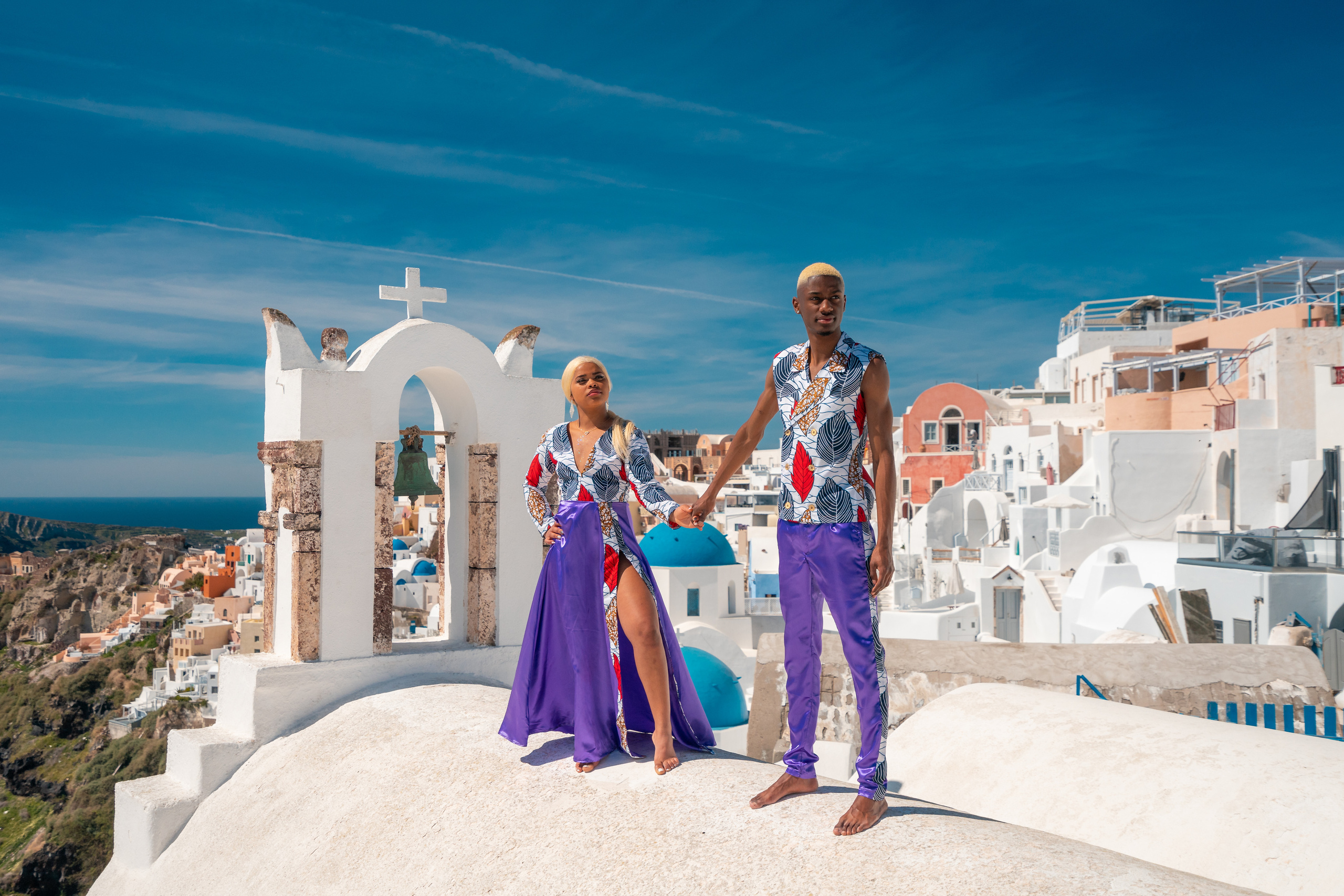 Une des séances photo complètes in Santorain (pas de Photoshop, 2020). Photographe vidéaste à Santorin|Séances photos de Robe volante Santorin|